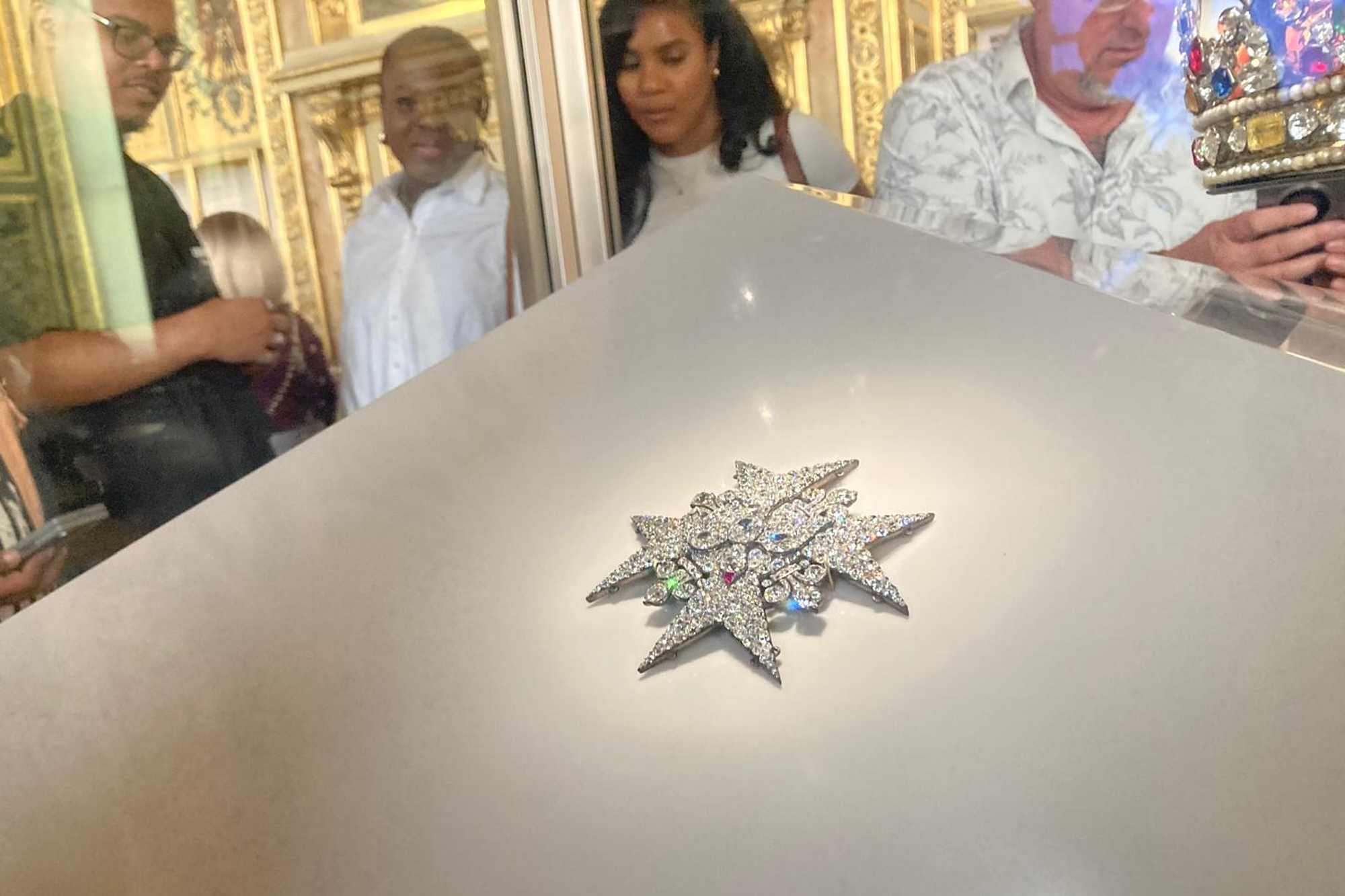 french ministry of culture eight jewels stolen from the louvre