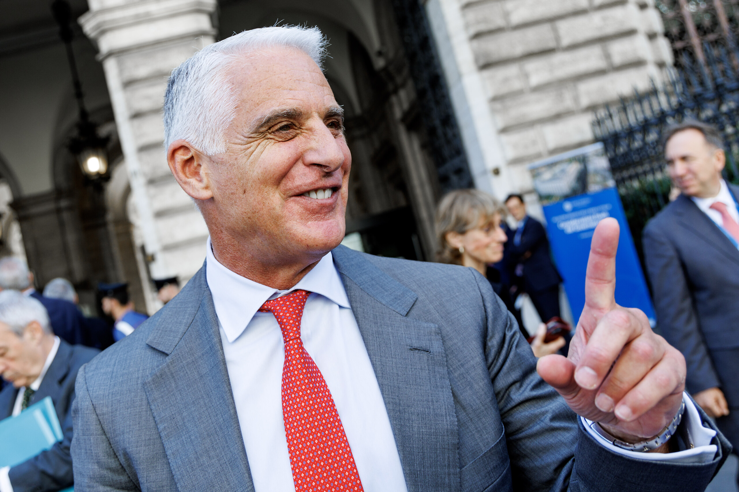 unicredit orcel we confirm guidance for profits of e10 5 billion in 2025 scaled