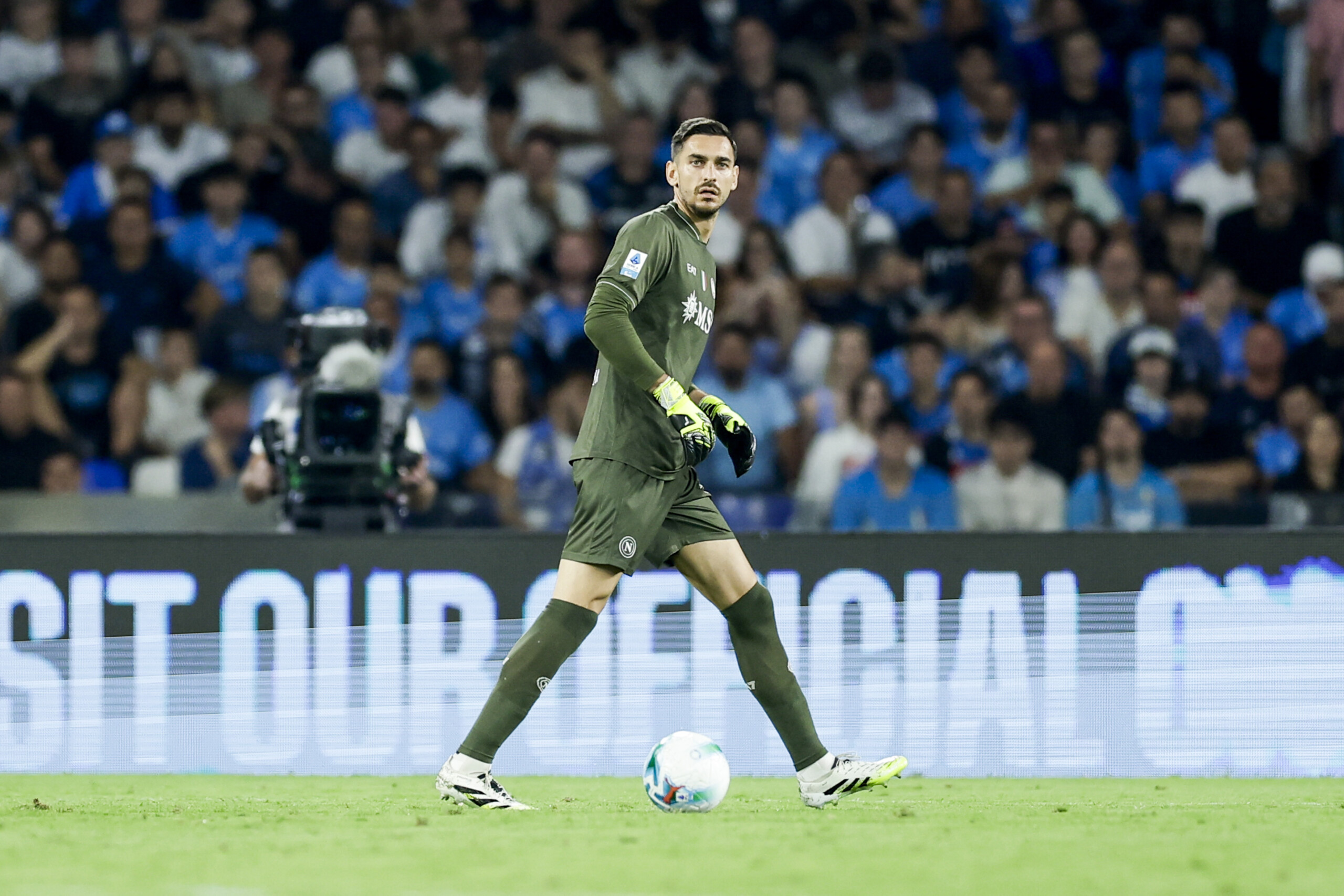 naples meret suffers fracture to right foots second metatarsal scaled