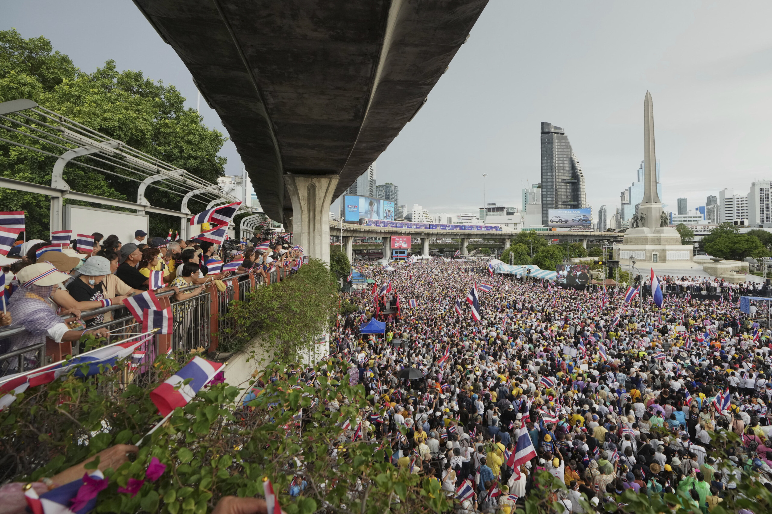 thailand queen mother sirikit dies at 93 scaled