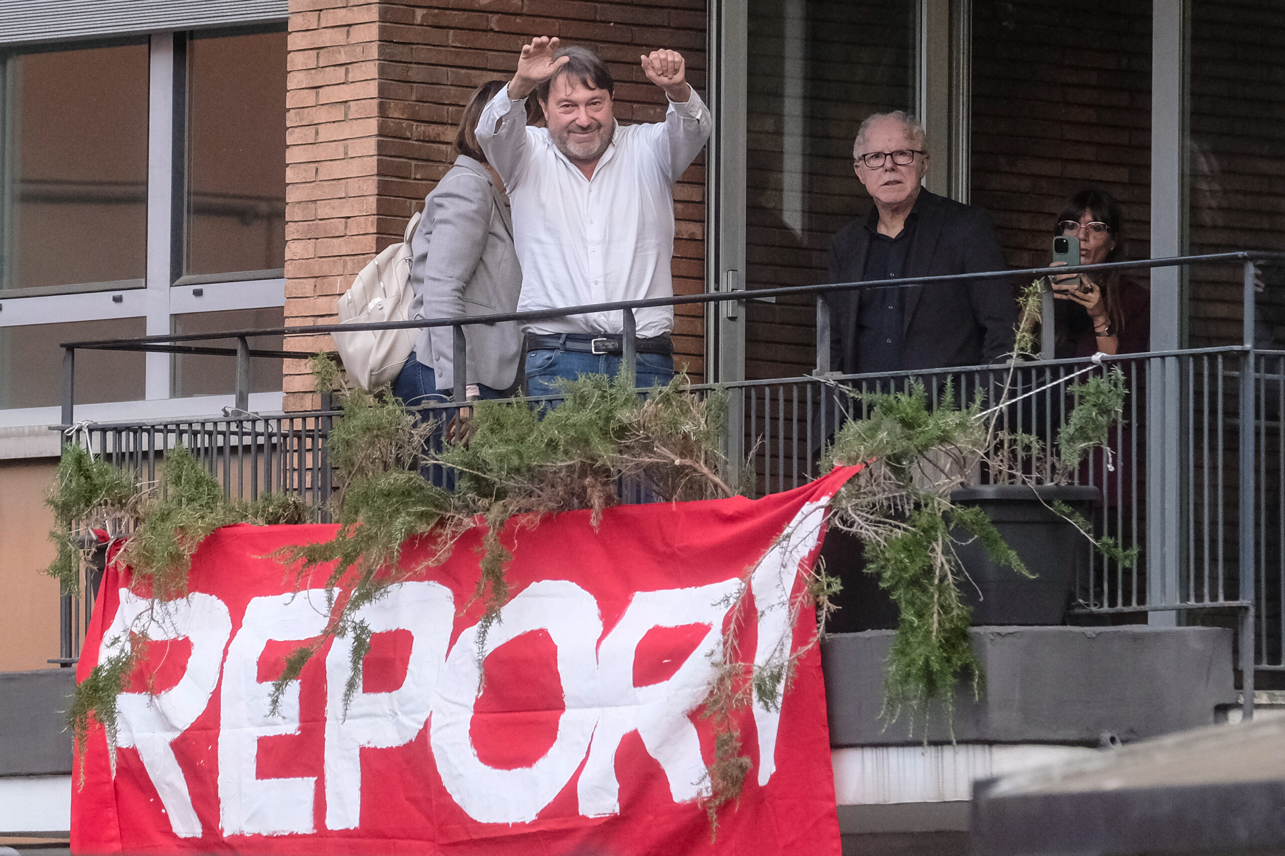Ranucci attack, Report presenter: ‘We're safe and sound here, stay close to my team’ 1 ranucci attack report presenter were safe and sound here stay close to my team scaled