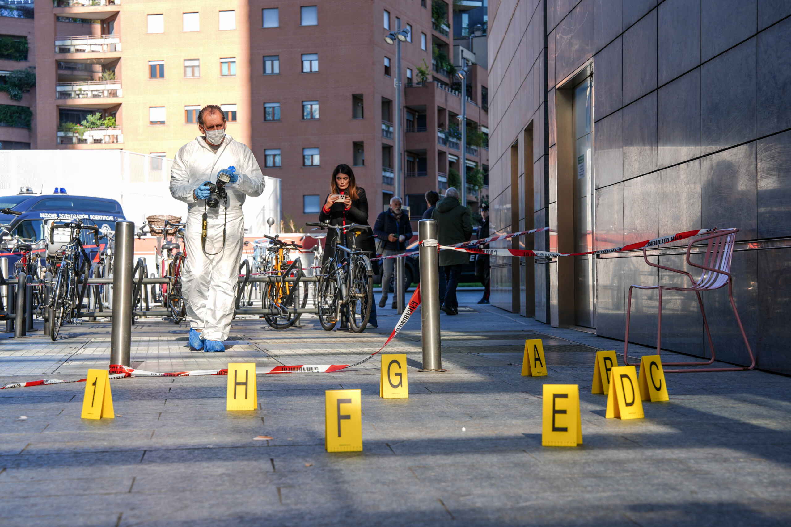 Milan, attacker of 43-year-old woman stabbed in Piazza Gae Aulenti tracked down 1 milan attacker of 43 year old woman stabbed in piazza gae aulenti tracked down scaled