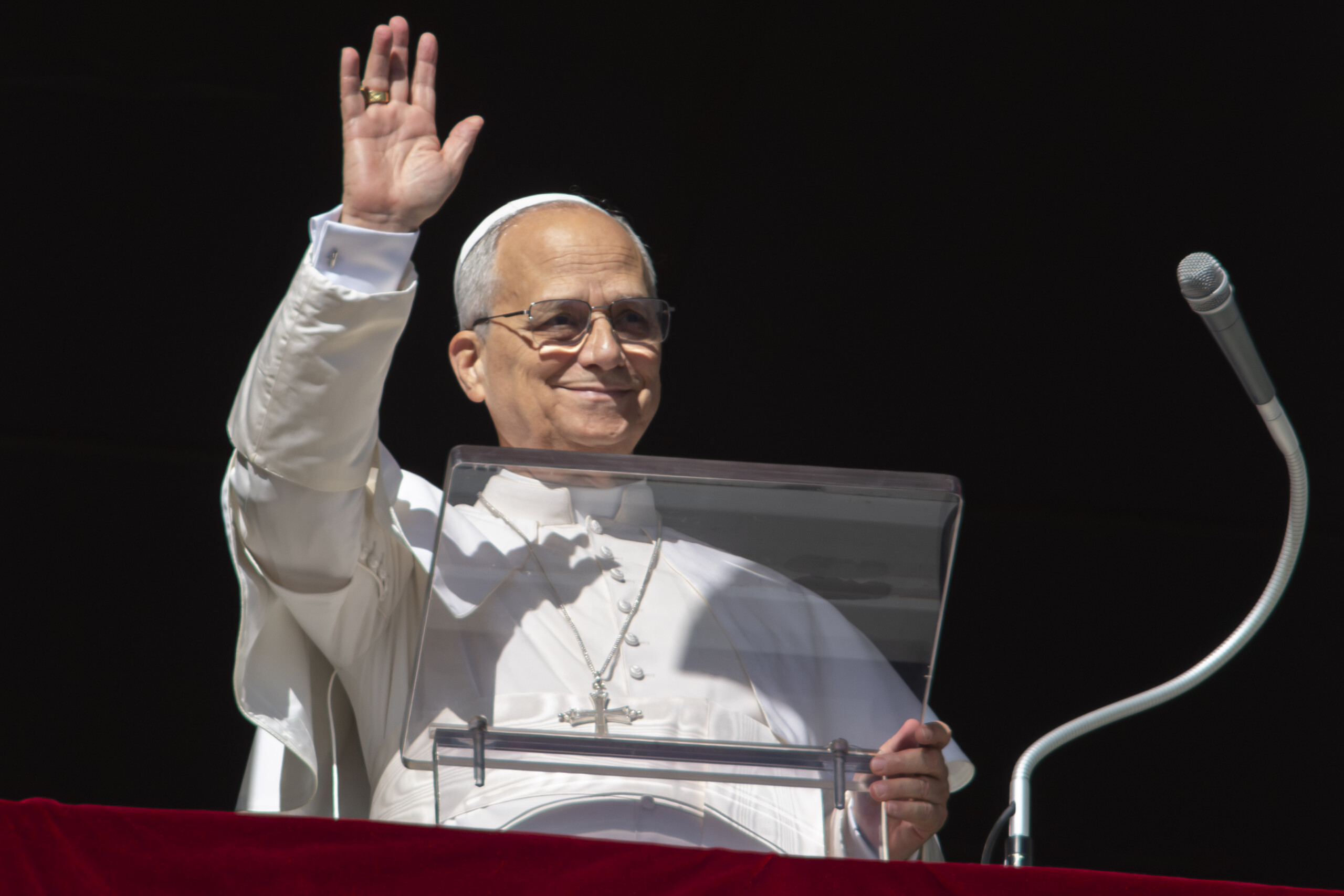 on sunday the pope will have lunch with 1300 poor people in the vatican scaled