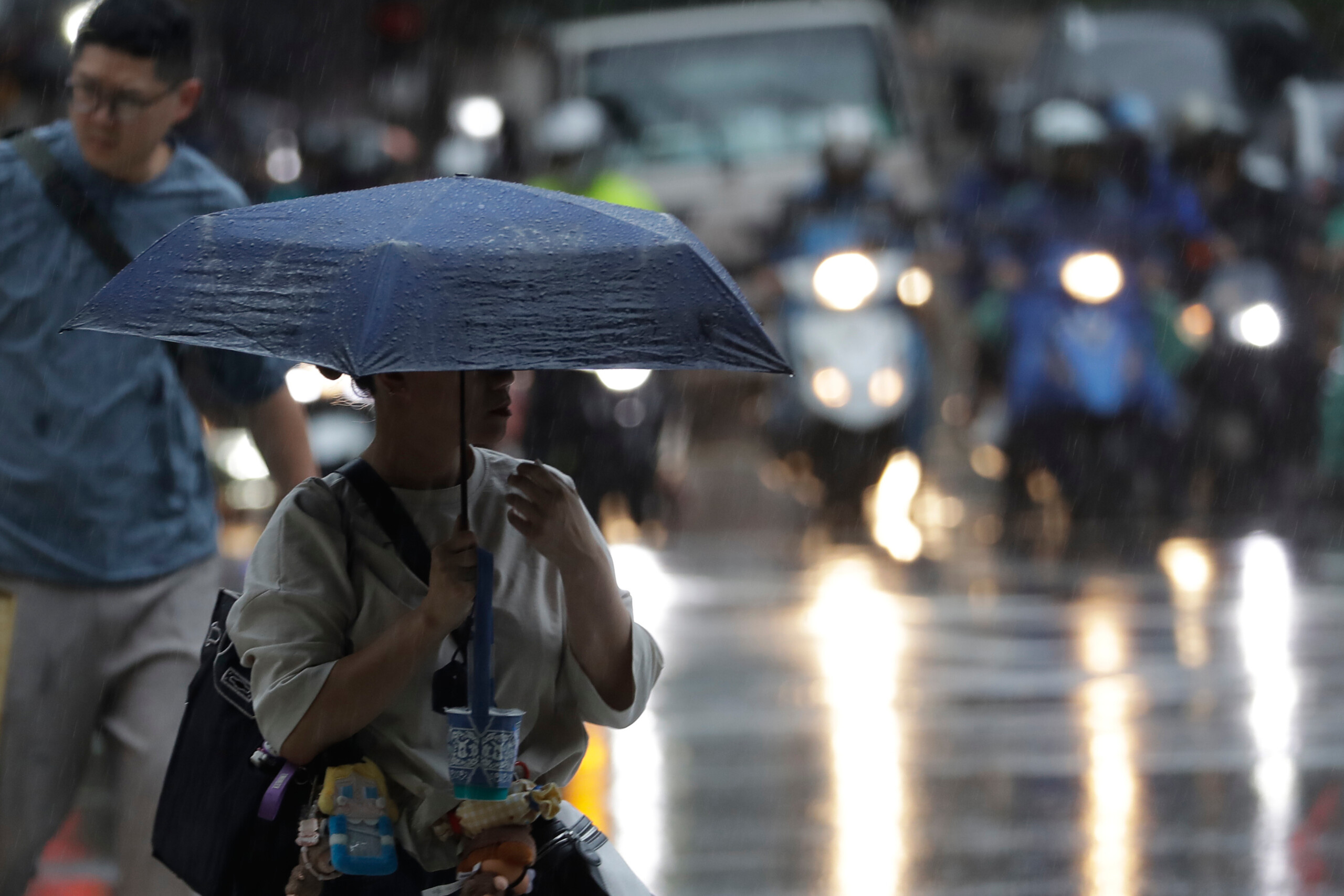 taiwan 3000 evacuated due to arrival of typhoon fung wong scaled
