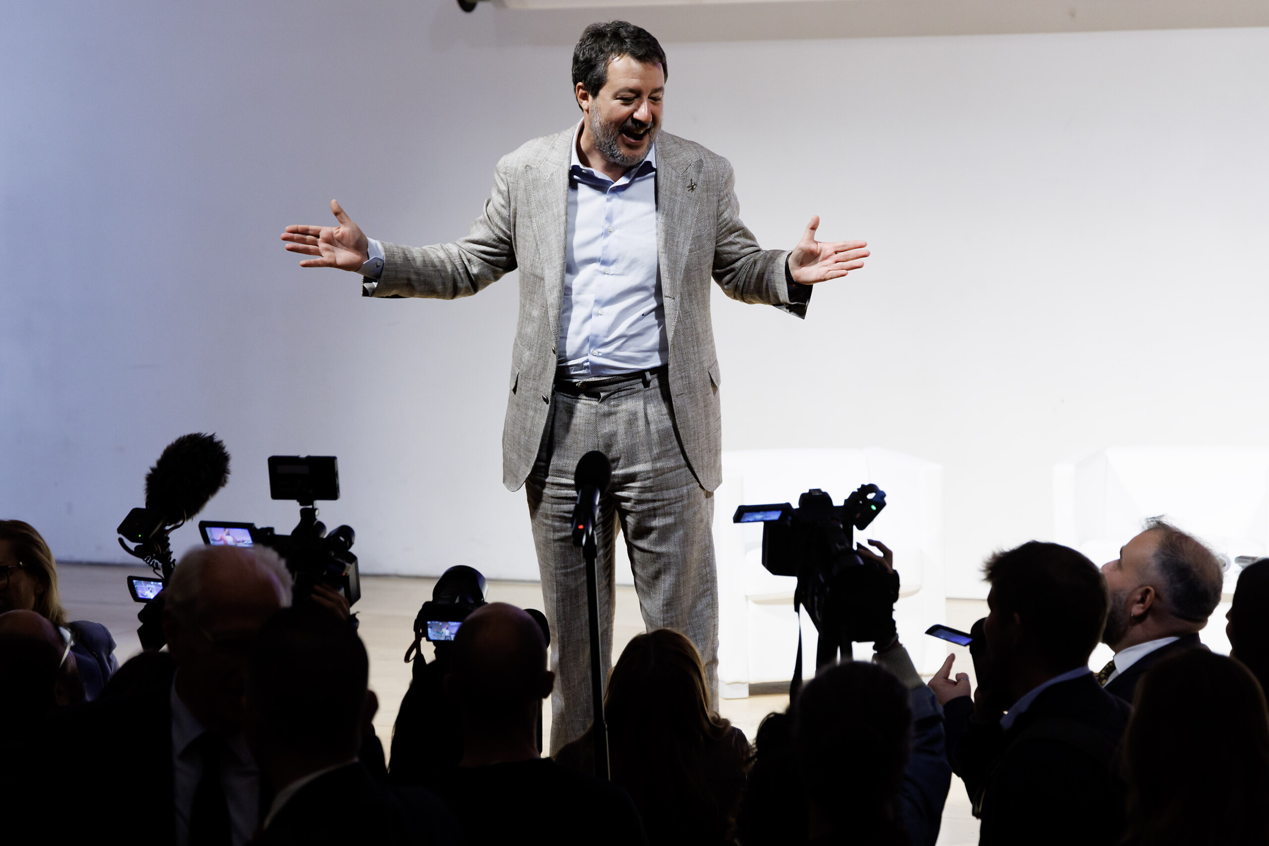 manoeuvre salvini landini is a professional striker cgil is holding millions of italians hostage scaled