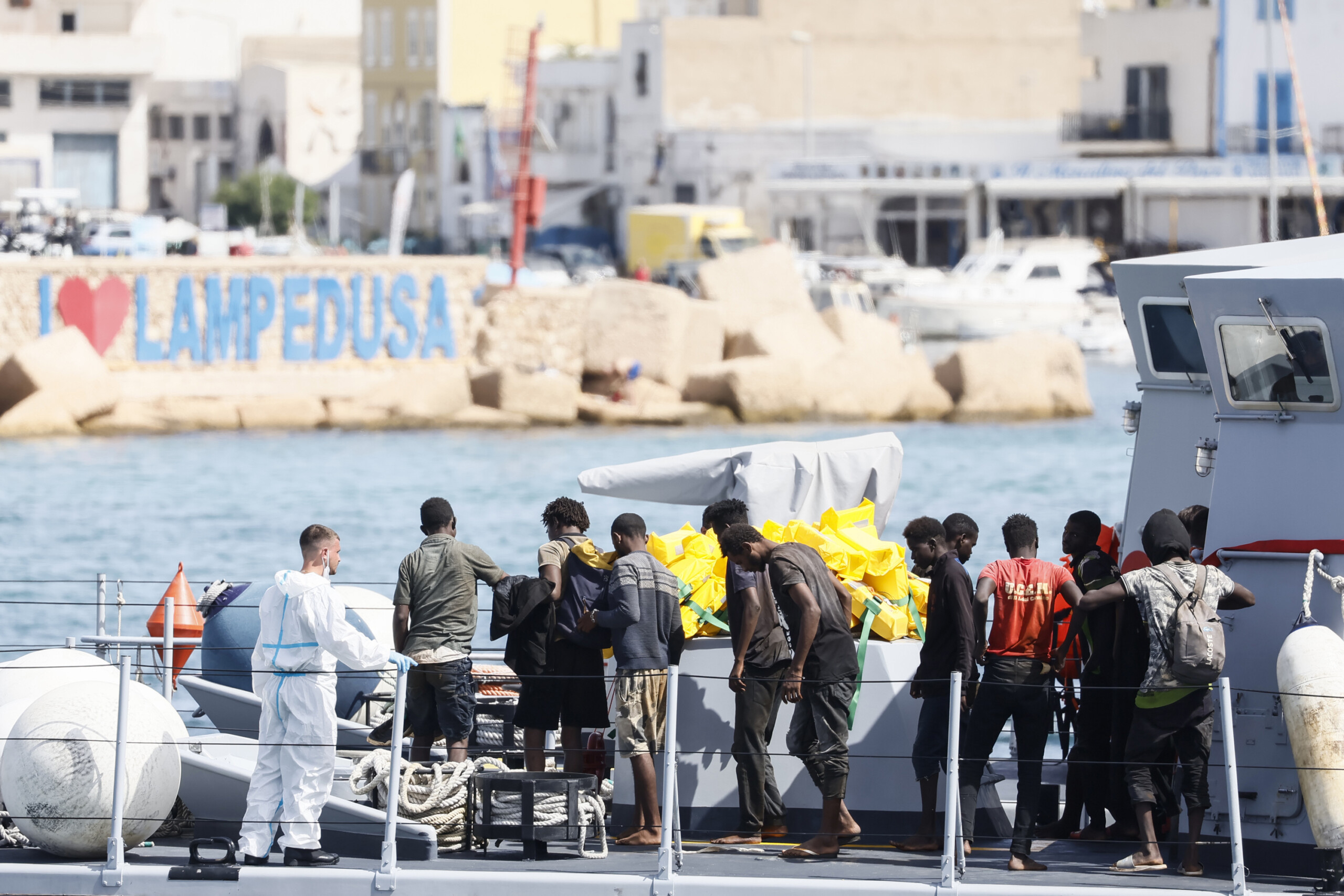 migrants msf oyvon rescues 41 people landed in lampedusa scaled
