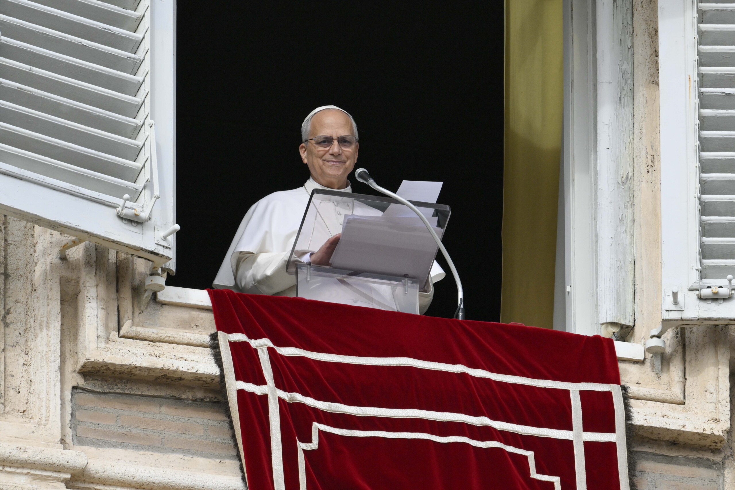 pope leo xiv the world is seeking hope coming to assisi is a blessing for me scaled