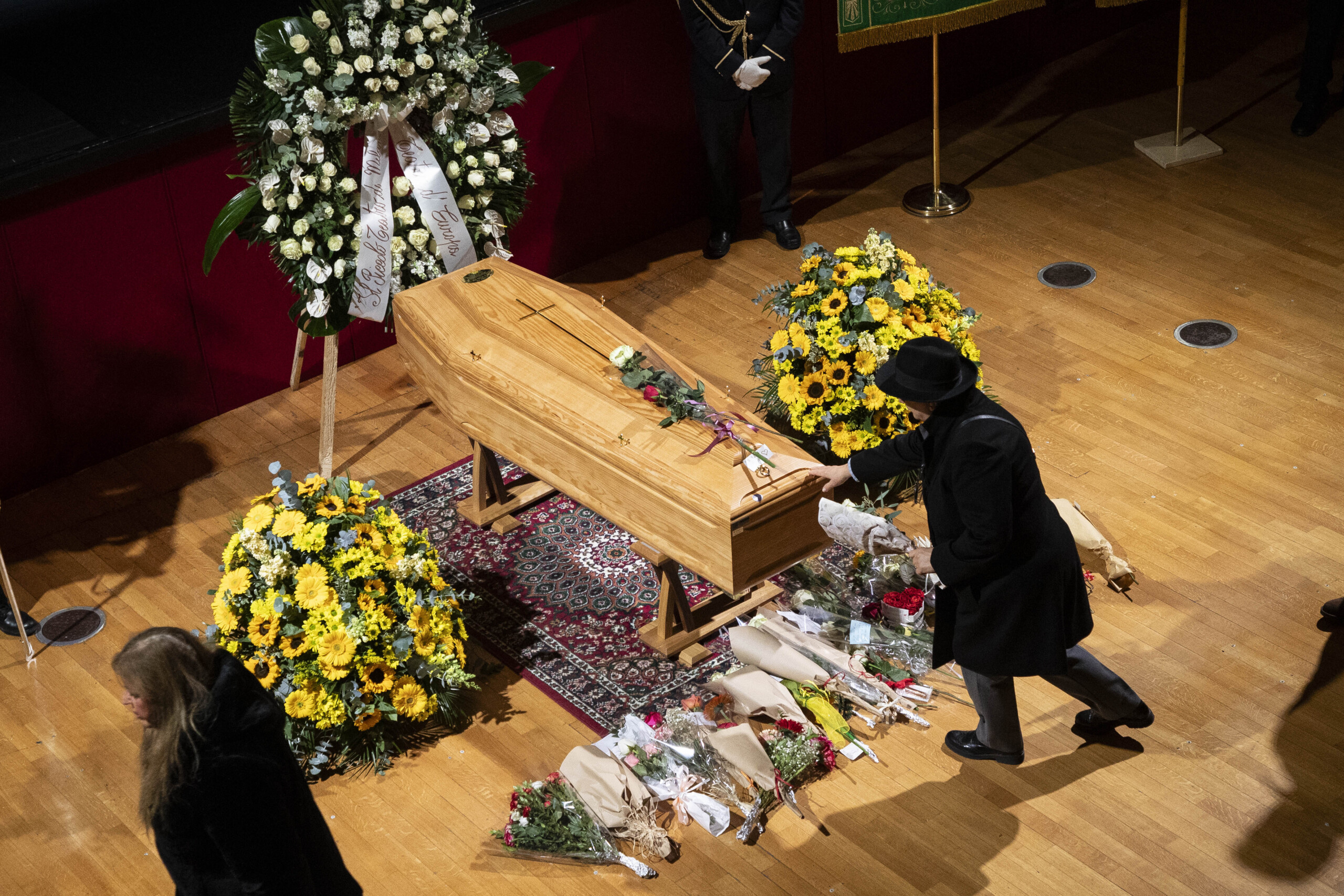 Ornella Vanoni, over 5,000 people at the funeral parlour 1 ornella vanoni over 5000 people at the funeral parlour scaled