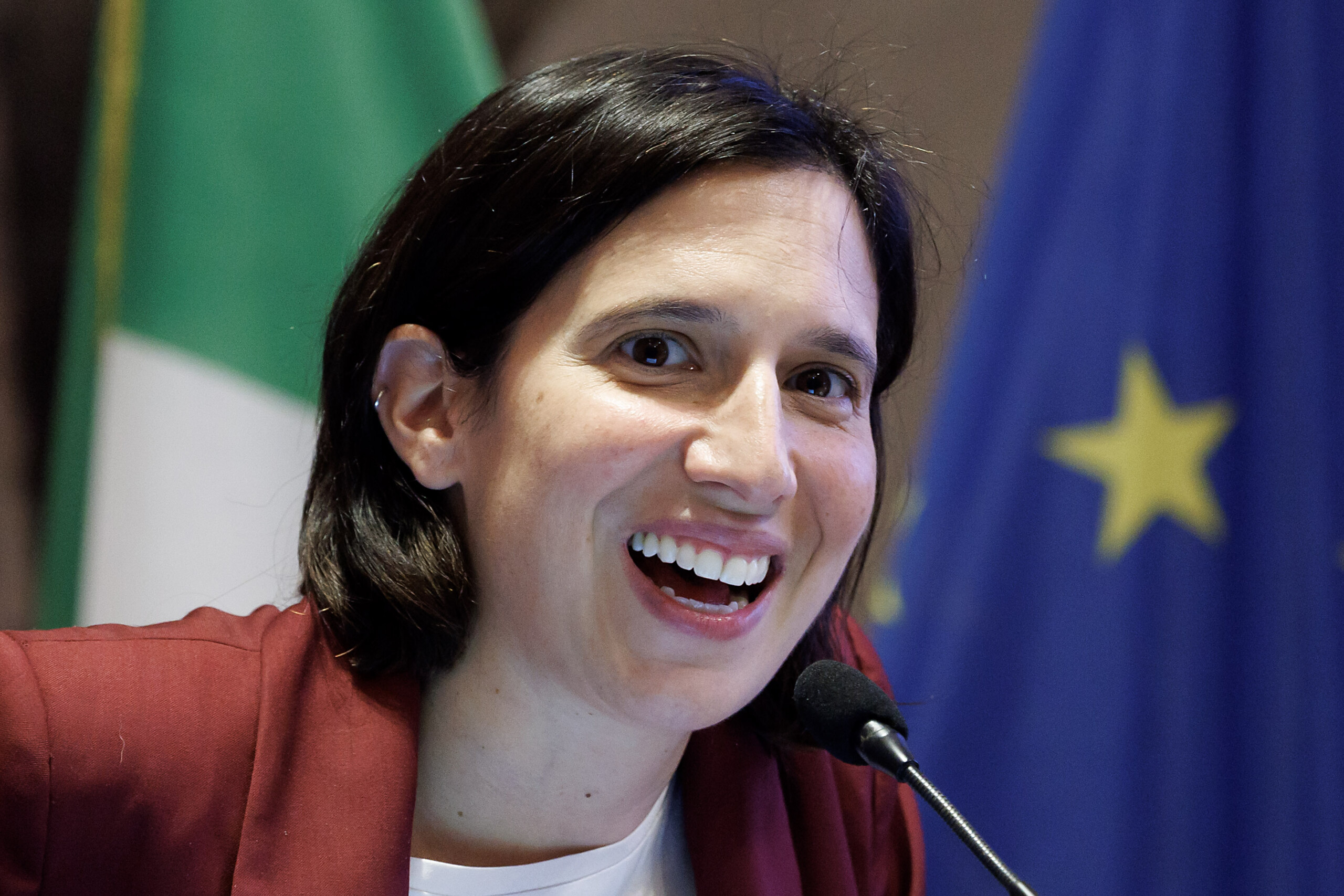 Regional elections, Schlein: “Fico and Decaro show that united we win decisively” 1 regional elections schlein fico and decaro show that united we win decisively scaled