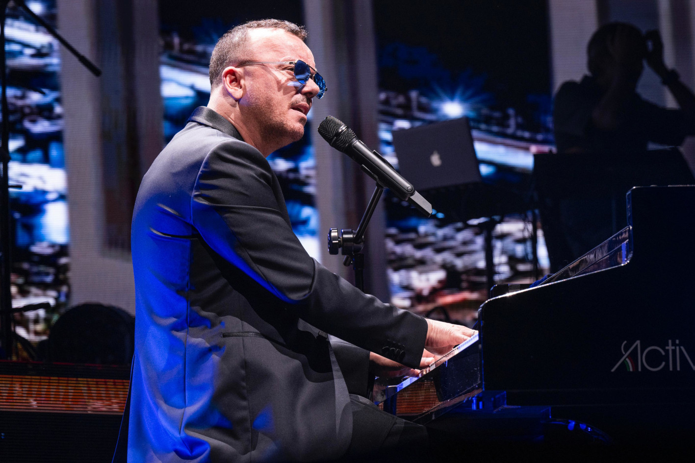 gigi dalessio new album nuje out on november 28