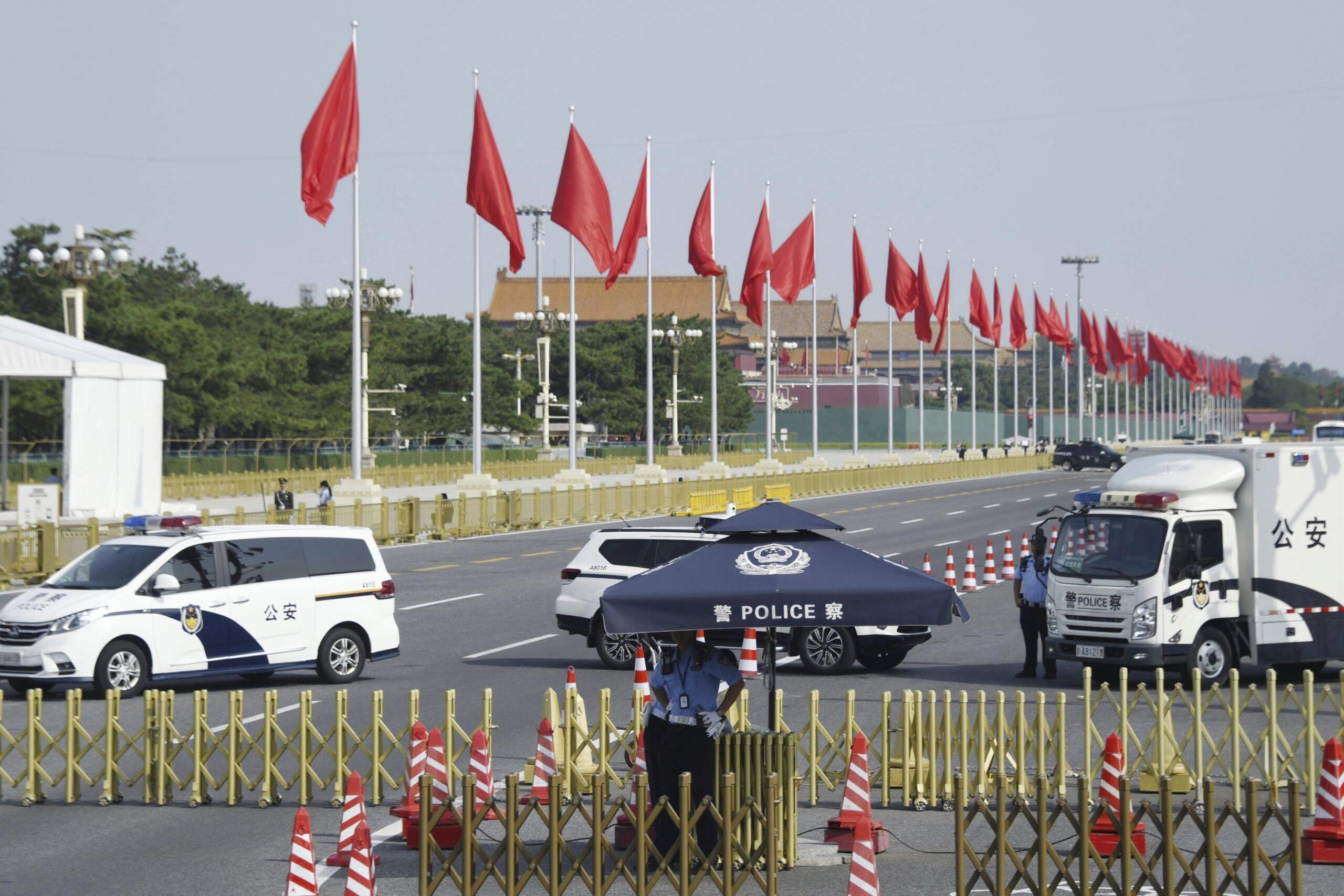 china train hits workers in kunming 11 dead and 2 injured scaled