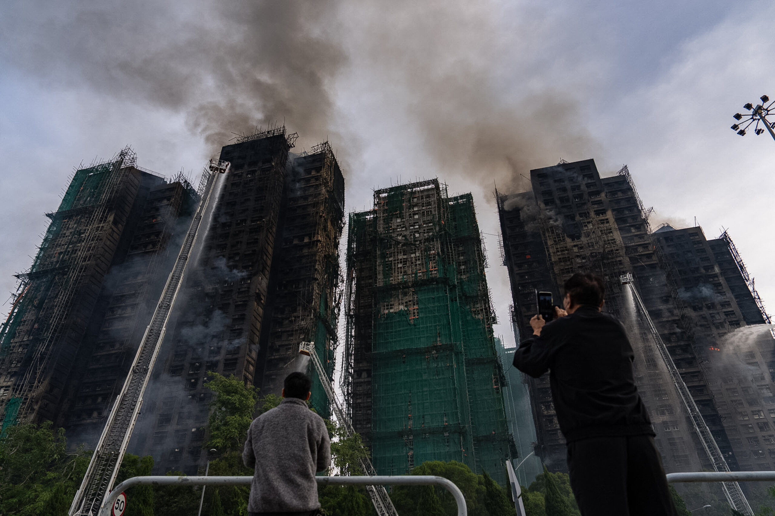 Hong Kong: worst skyscraper fire in the city's history 1 hong kong worst skyscraper fire in the citys history scaled