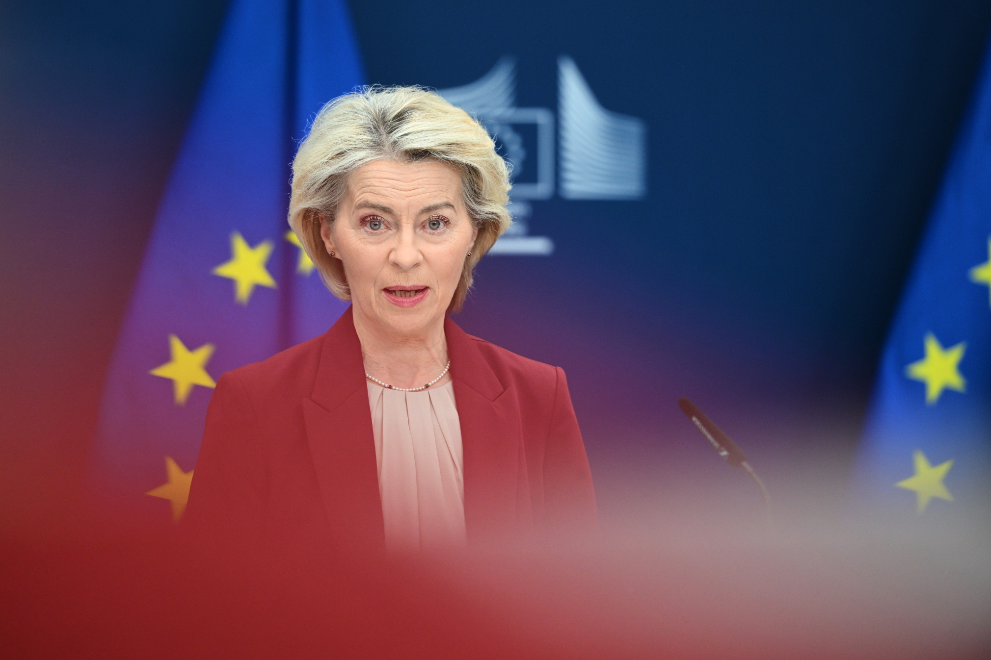ukraine von der leyen higher costs for moscow and pressure to negotiate