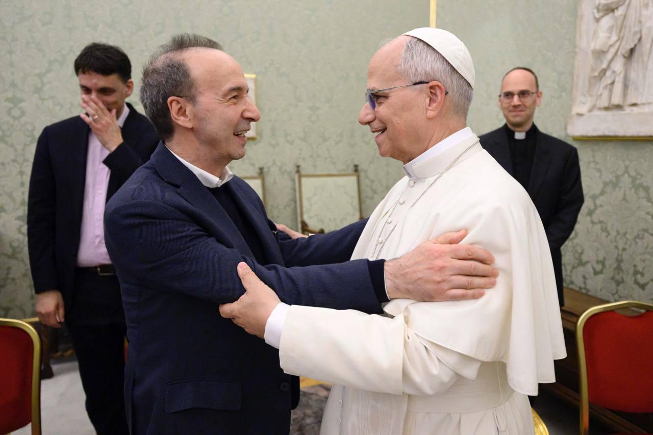 pope meets benigni beautiful monologue about peter it speaks of love