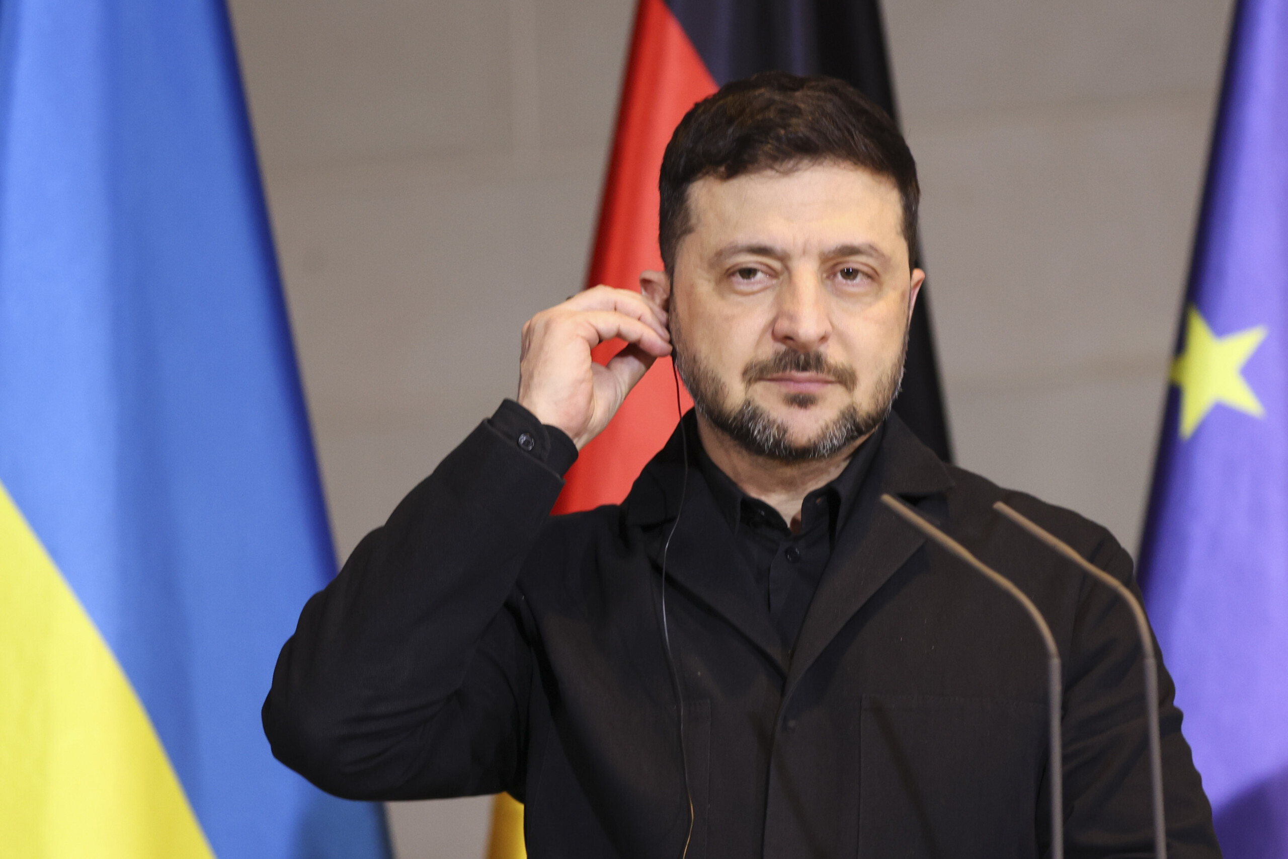 ukraine zelensky with the us dialogue is simple trump can stop putin scaled