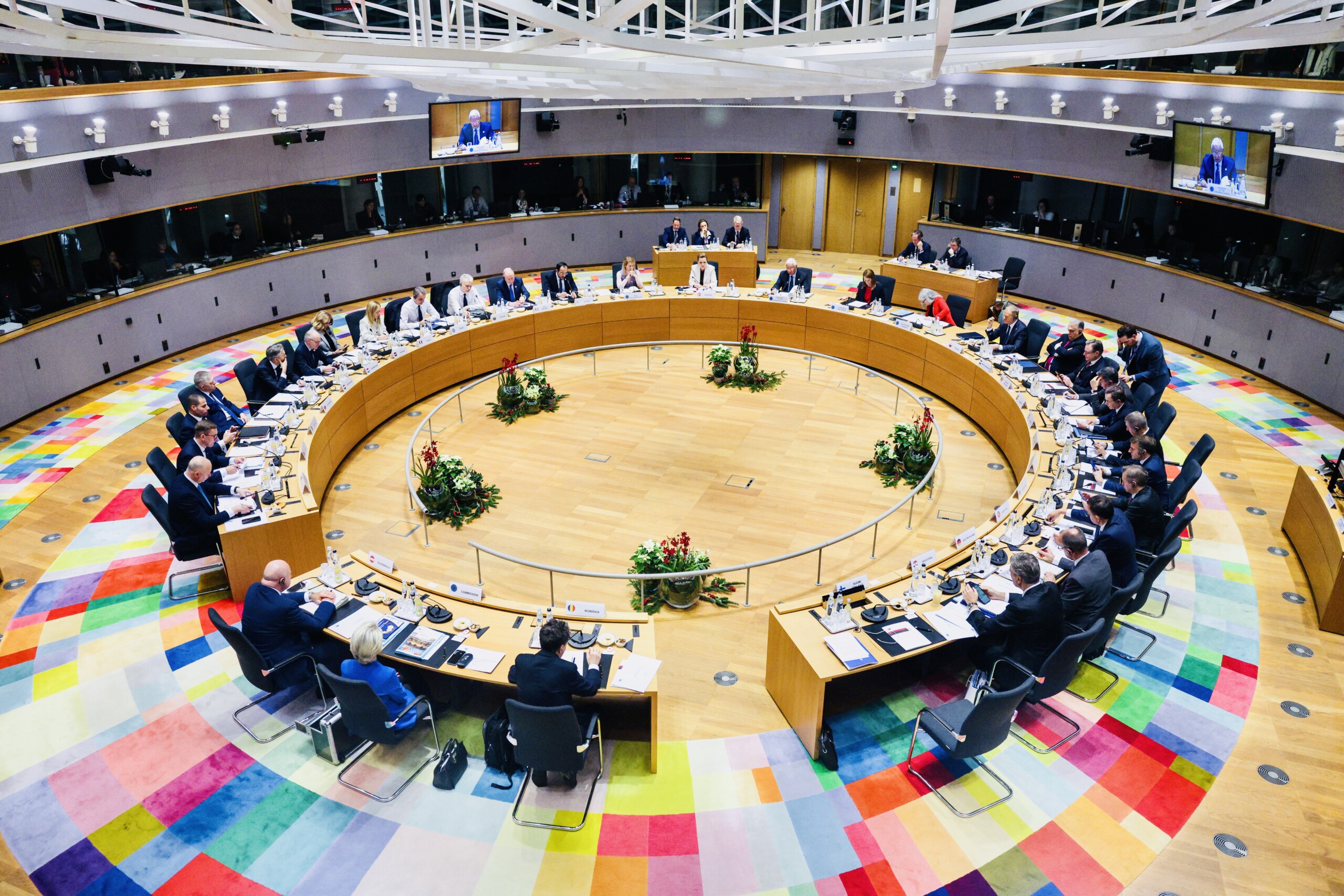 ukraine eu renews economic sanctions against russia scaled