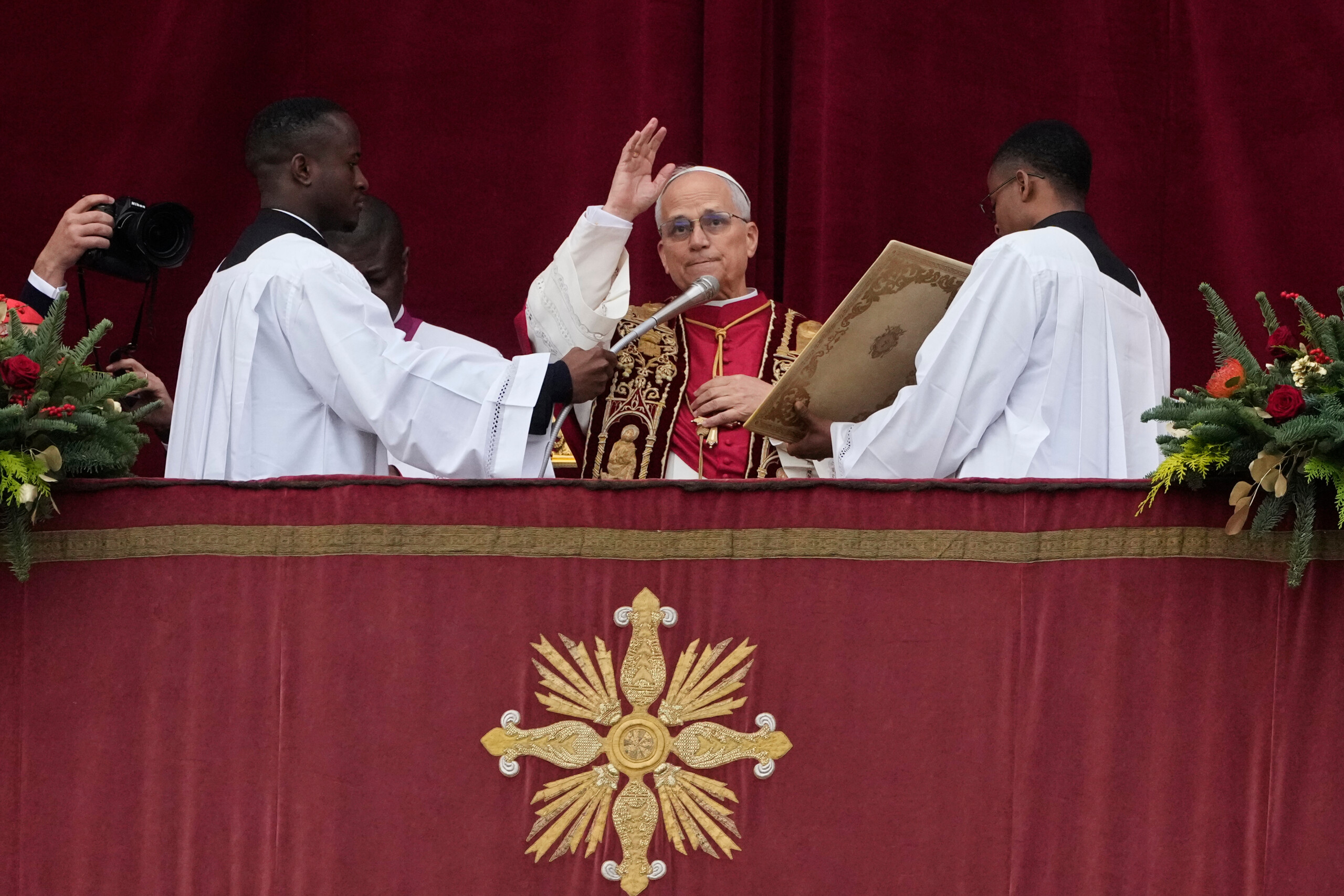 Pope Leo XIV imparted the Urbi et Orbi blessing 1 pope leo xiv imparted the urbi et orbi blessing scaled