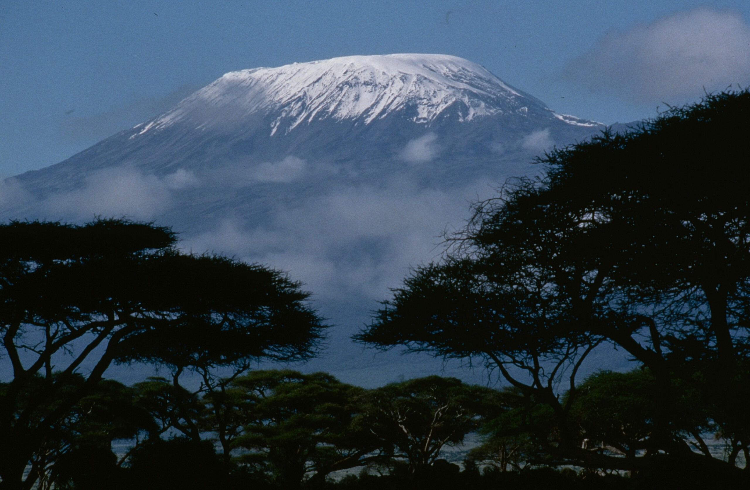 tanzania rescue helicopter crashes on kilimanjaro 5 dead scaled