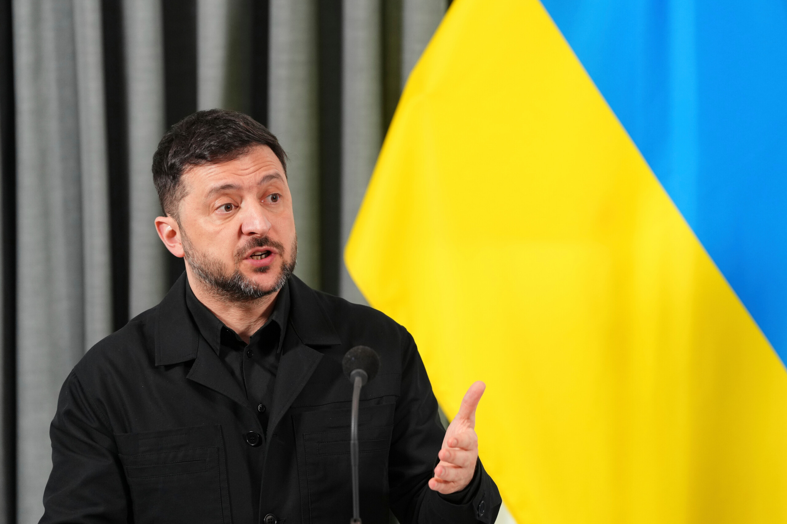 ukraine zelensky arrives in florida meeting with trump at 7 p m scaled