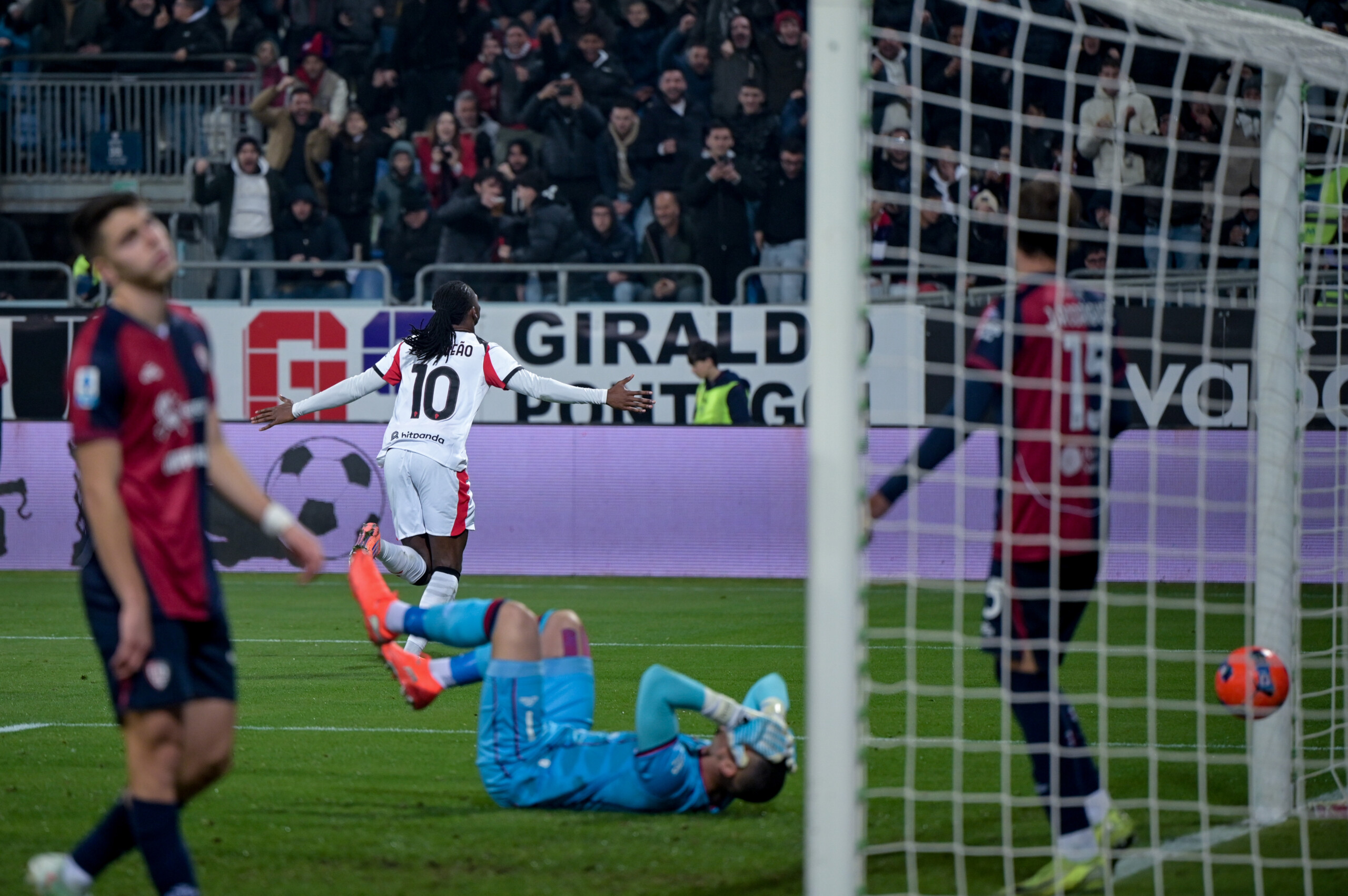 football serie a cagliari milan 0 1 rossoneri alone at the top scaled