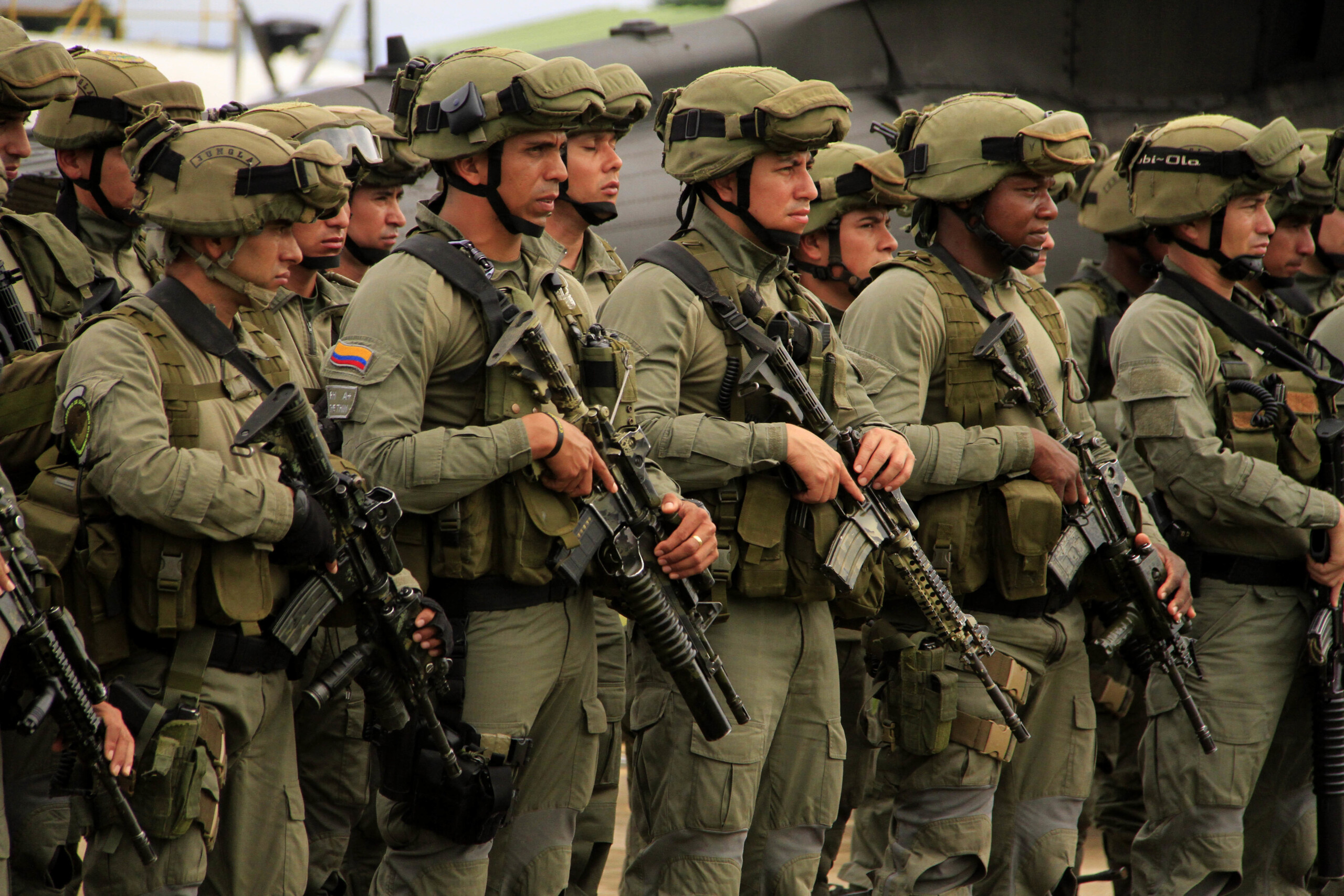 venezuela colombia deploys troops at the border scaled