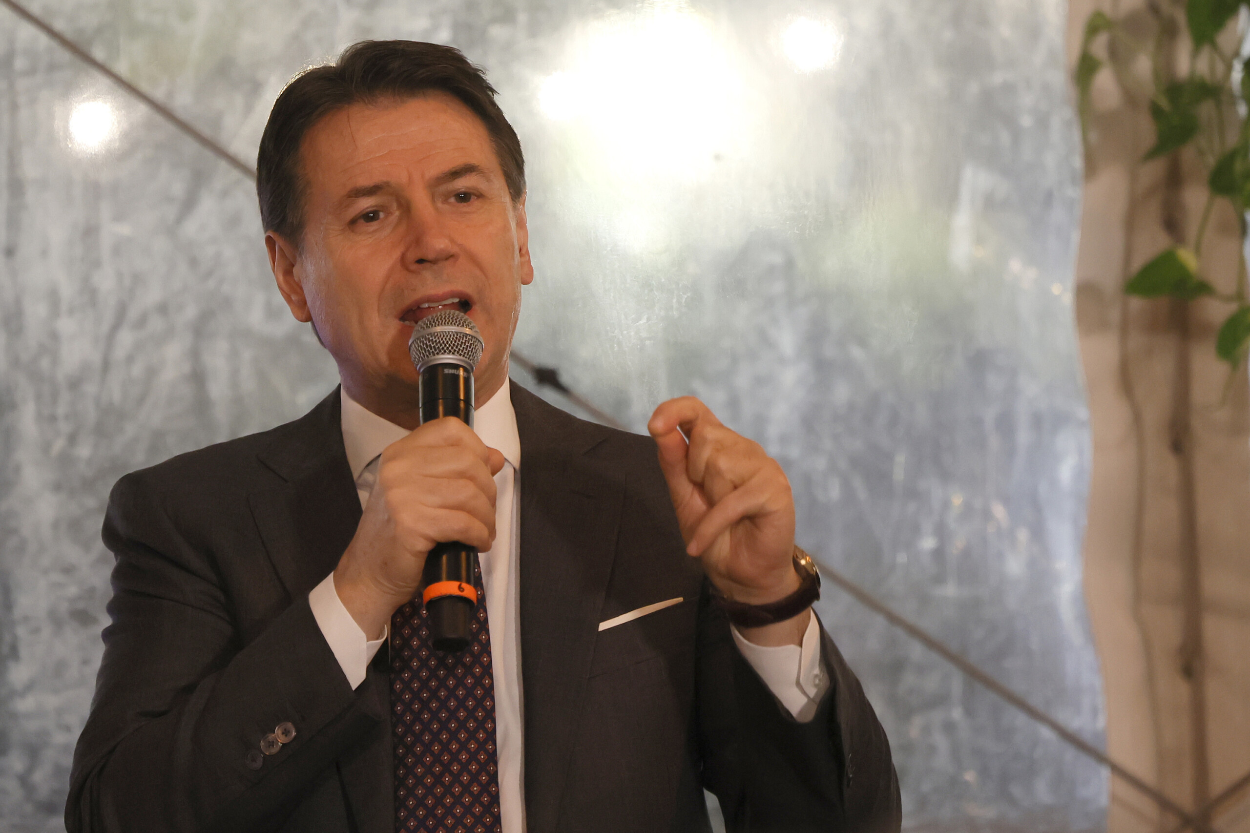 Venezuela: Conte, Maduro was not the saviour, but so close to a global Wild West 1 venezuela conte maduro was not the saviour but so close to a global wild west scaled