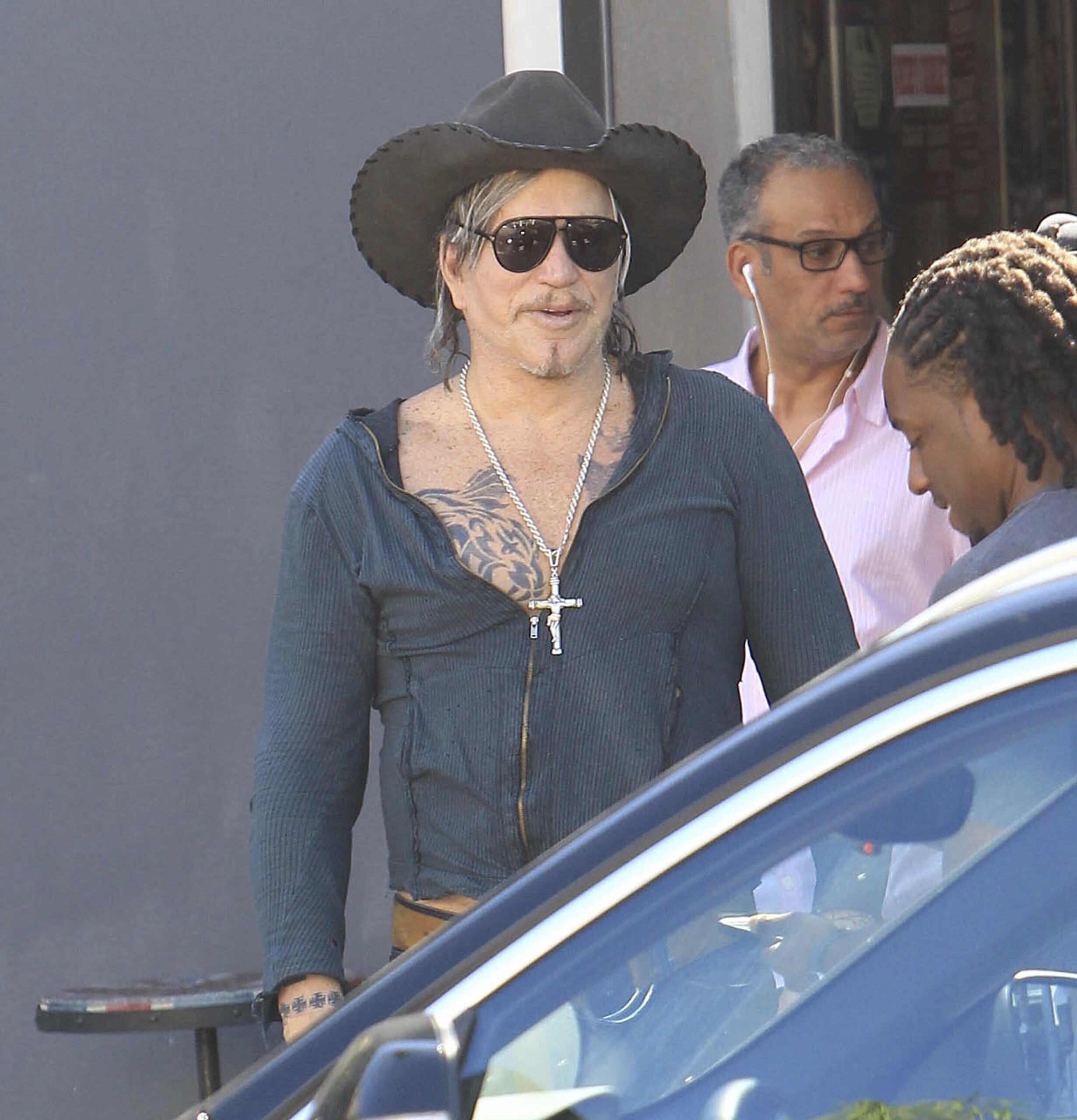 cinema mickey rourke launches crowdfunding campaign to avoid eviction scaled