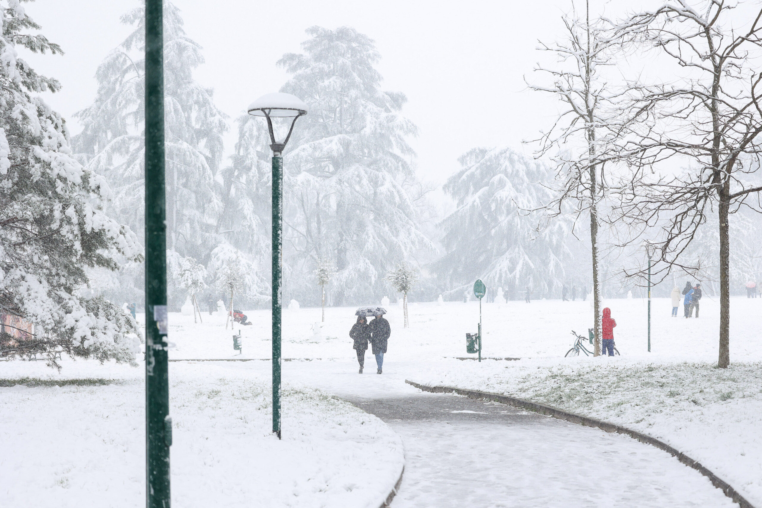 belgium orange alert for snow 40 flights cancelled in brussels scaled