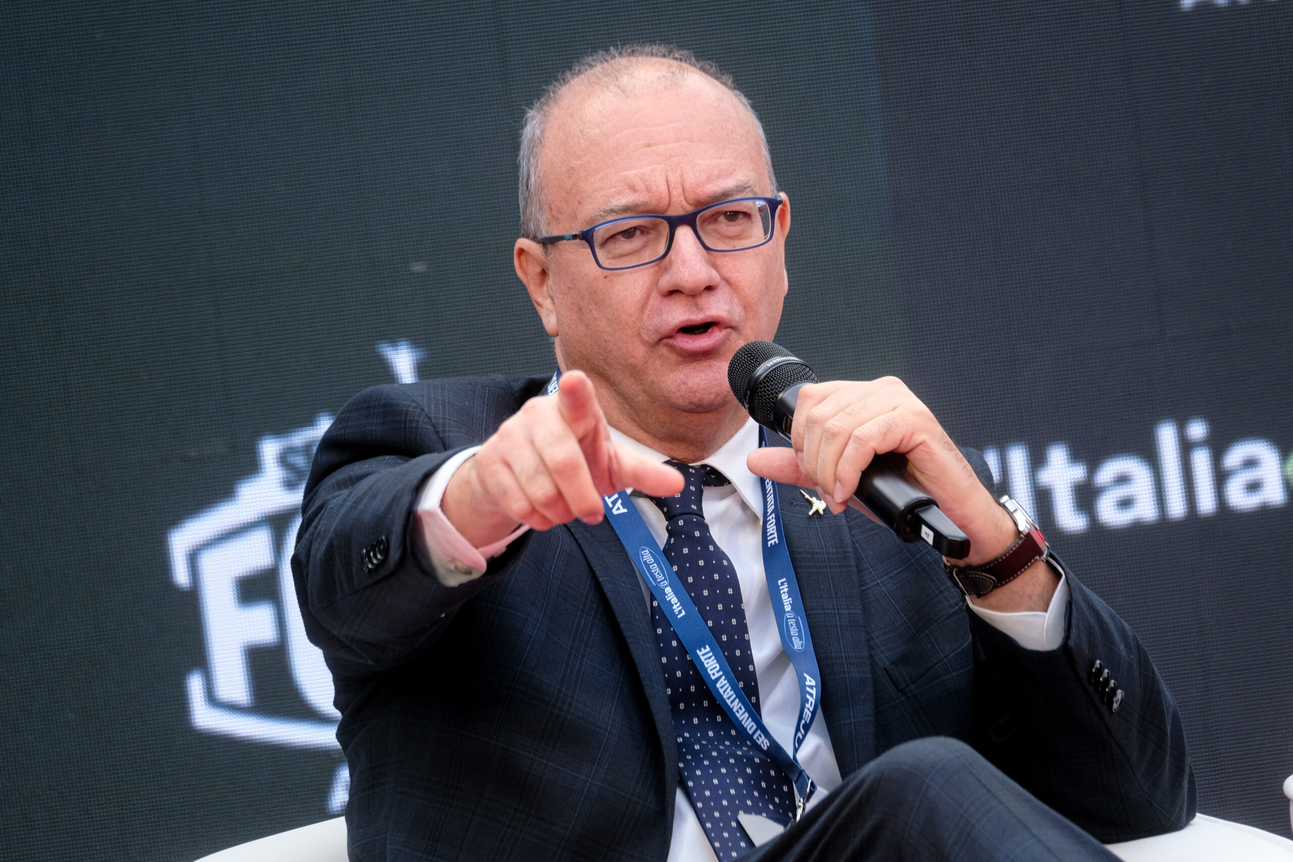 Crans-Montana, Valditara: ‘Great emotion during the minute's silence for Barosi’ 1 crans montana valditara great emotion during the minutes silence for barosi scaled