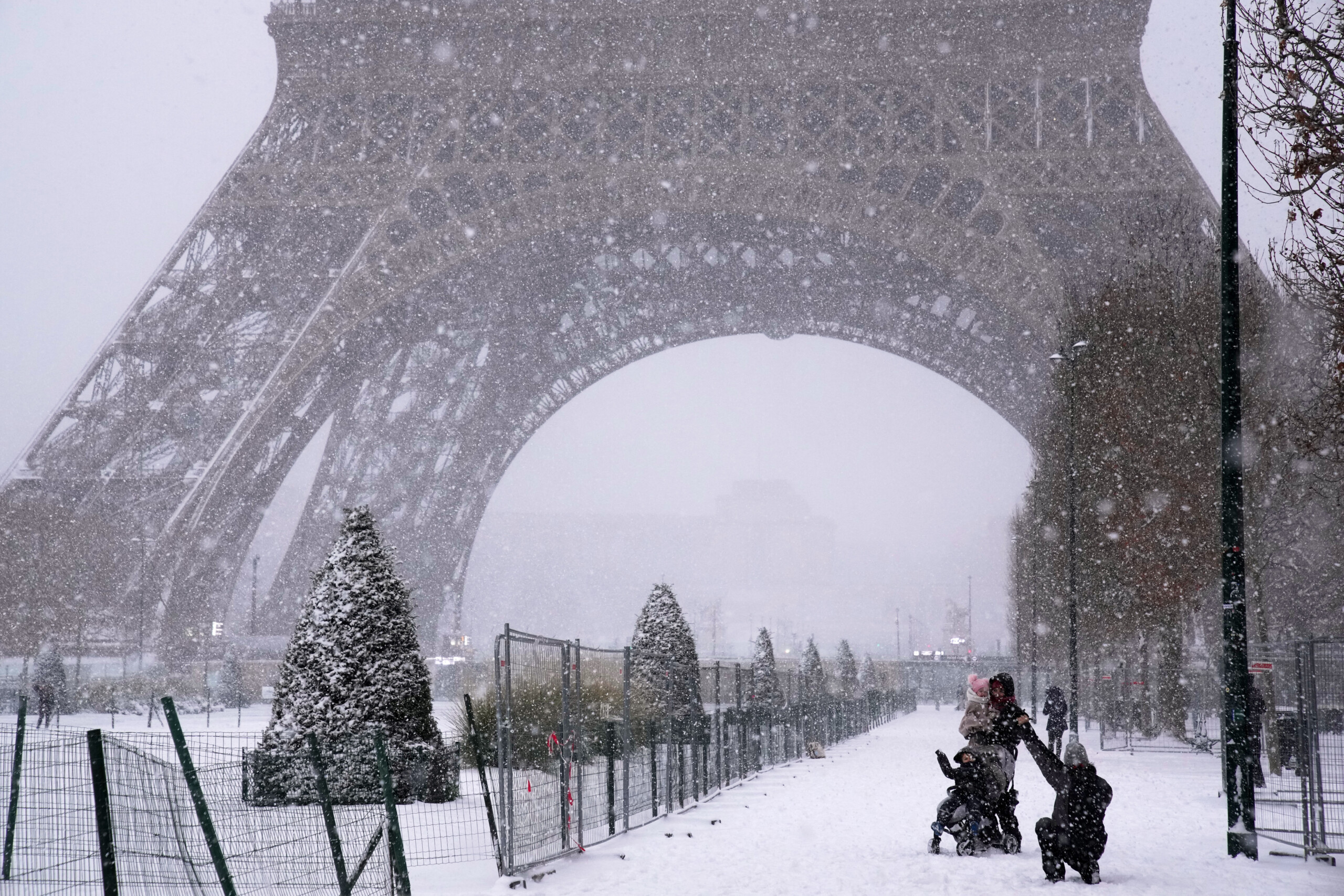 france buses and trucks halted due to snow disruption to trains scaled