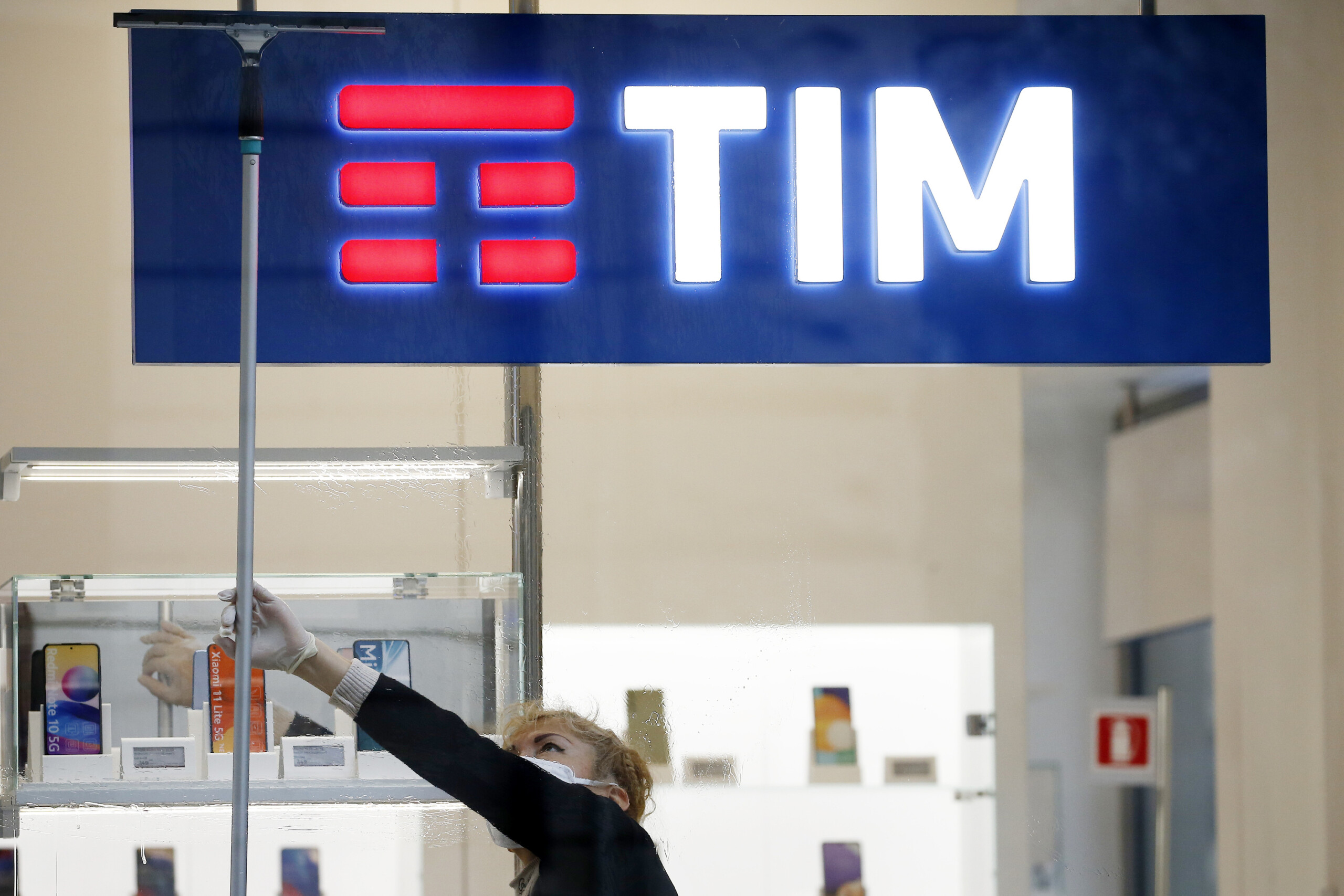 telecommunications tim reaches agreement with fastweb and vodafone to accelerate 5g development scaled