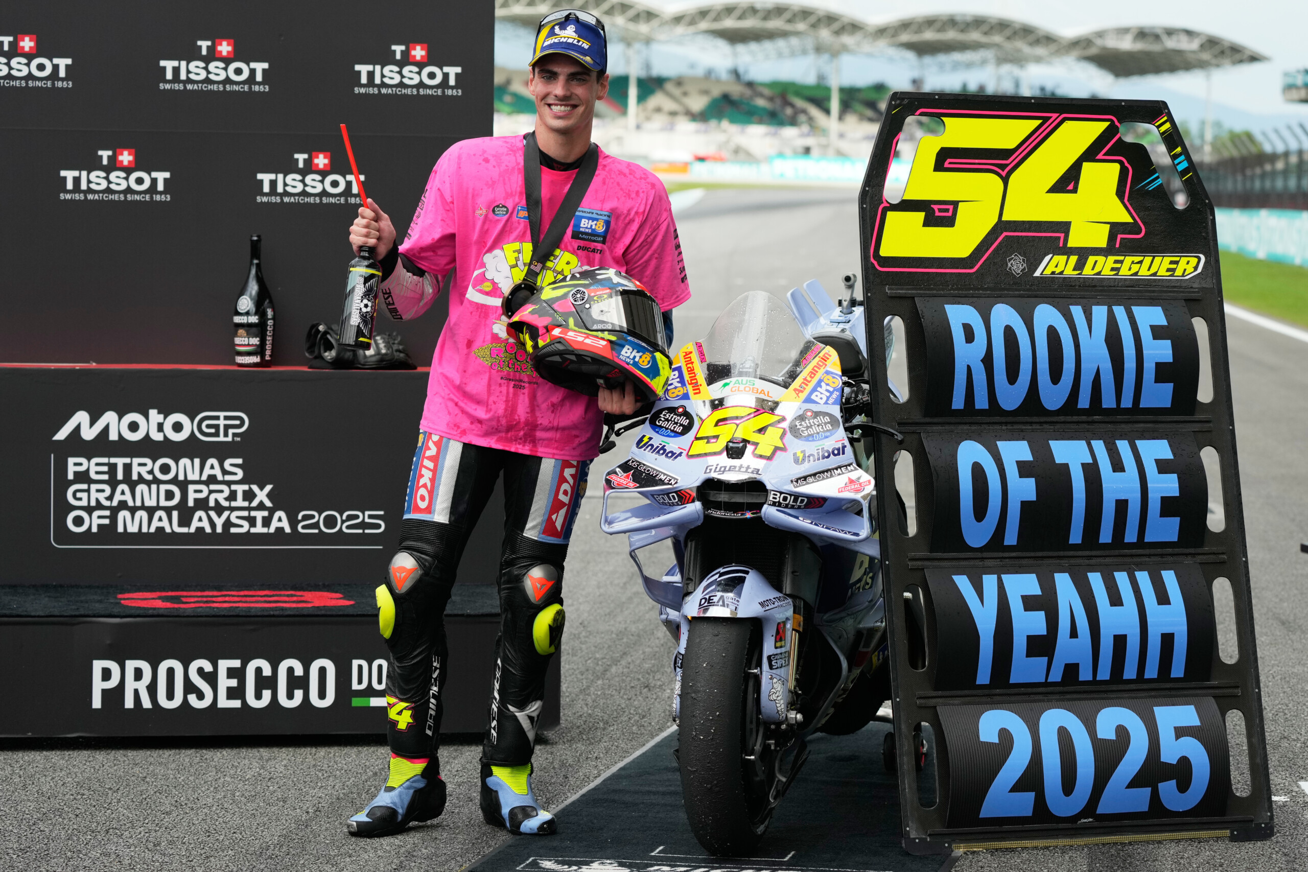 MotoGP: Fermin Aldeguer crashes in Valencia and fractures his femur 1 motogp fermin aldeguer crashes in valencia and fractures his femur scaled