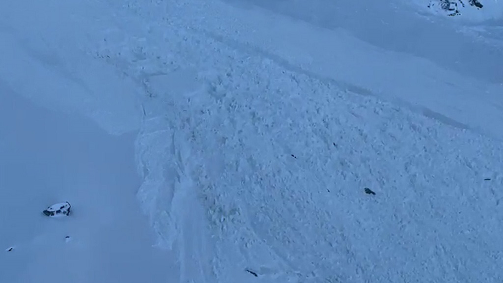 Mountain, avalanche in Aosta Valley: one person involved 1 mountain avalanche in aosta valley one person involved