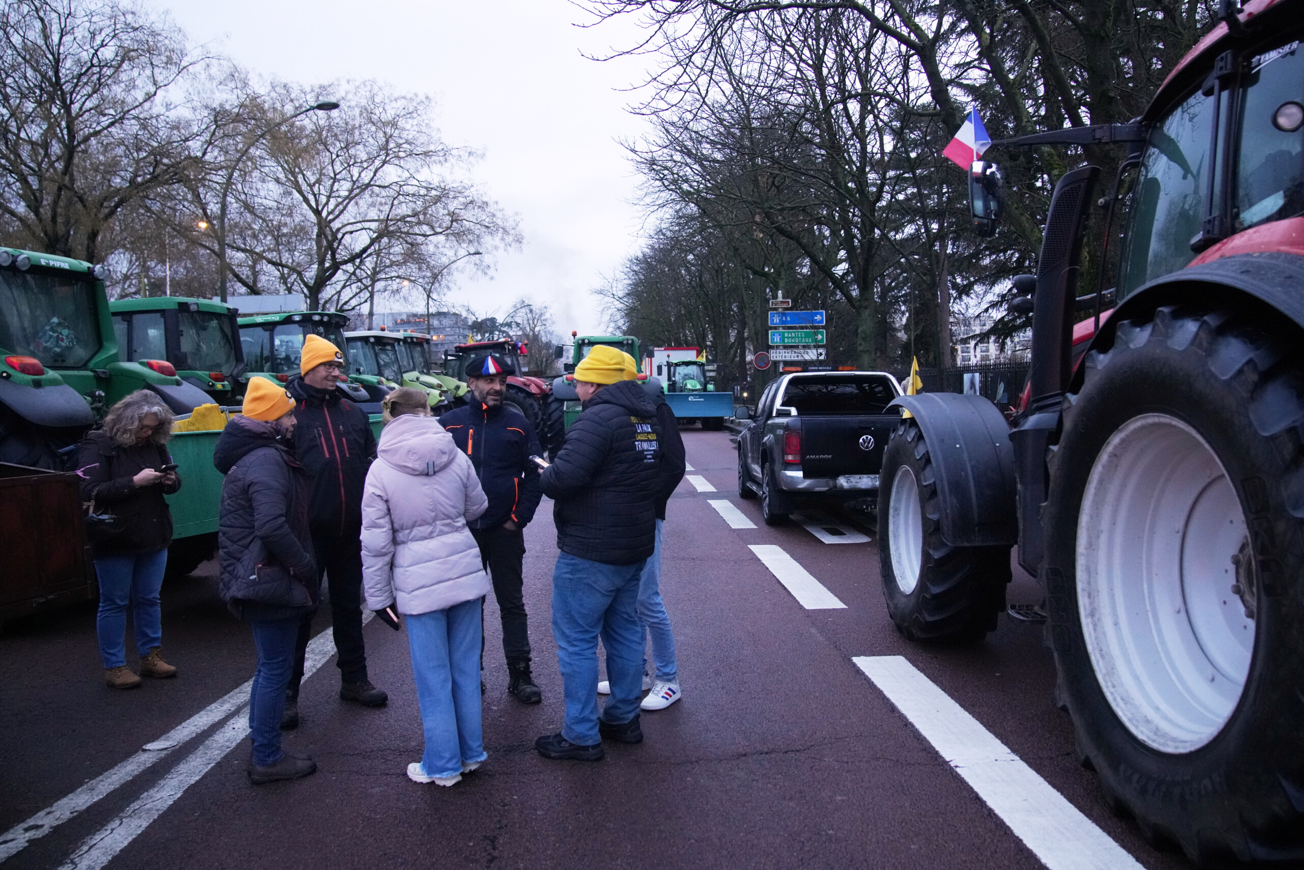 France: protest against Mercosur, 350 tractors enter Paris 1 france protest against mercosur 350 tractors enter paris scaled