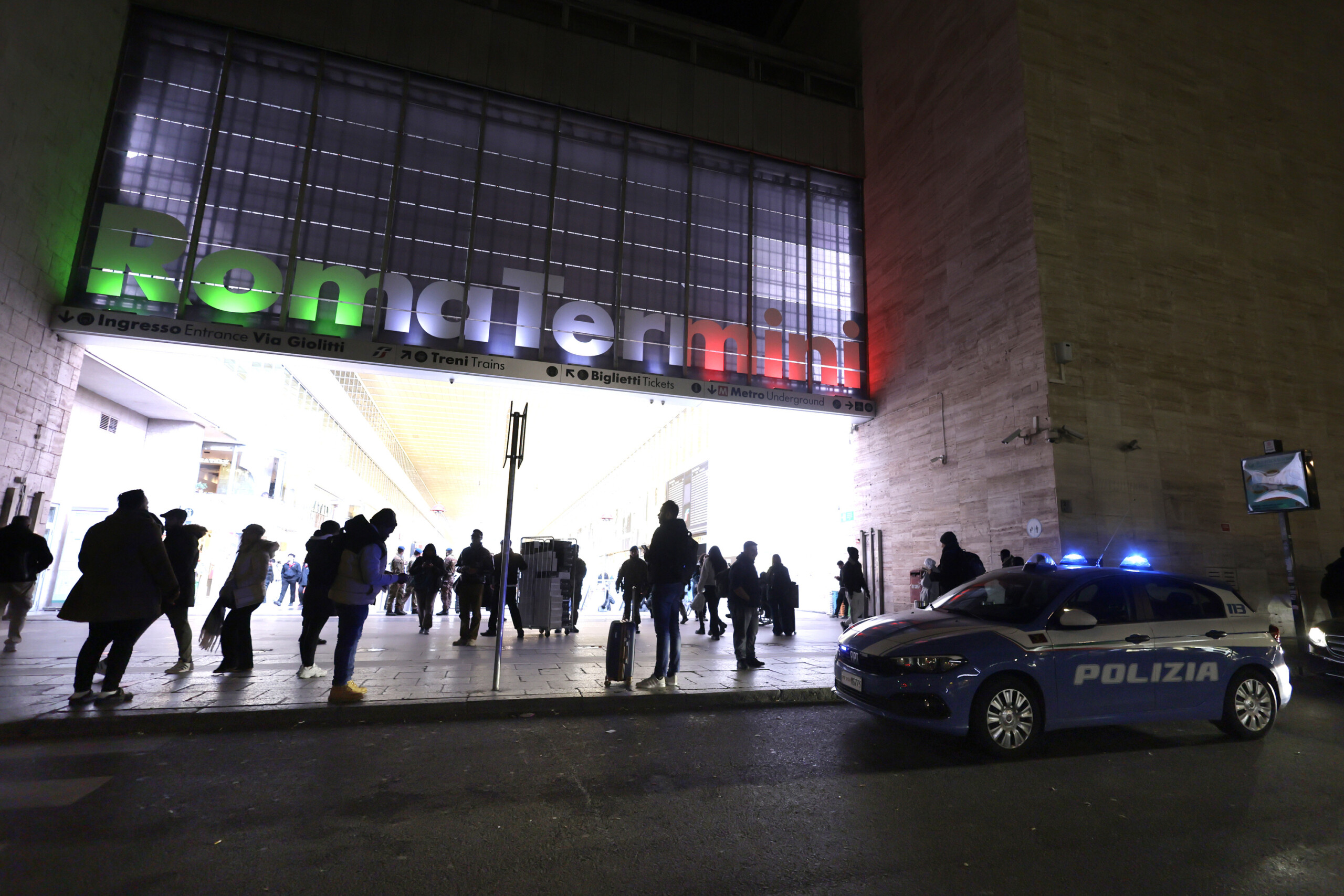 rome checks at termini station over 6 million counterfeit items seized scaled