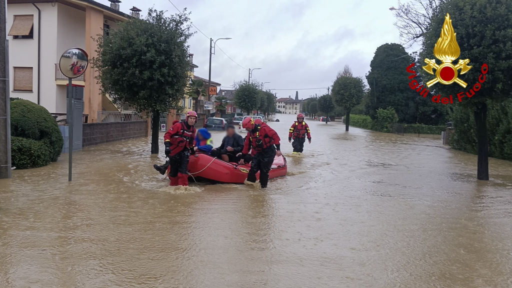 bad weather 640 fire brigade interventions in calabria sardinia and sicily
