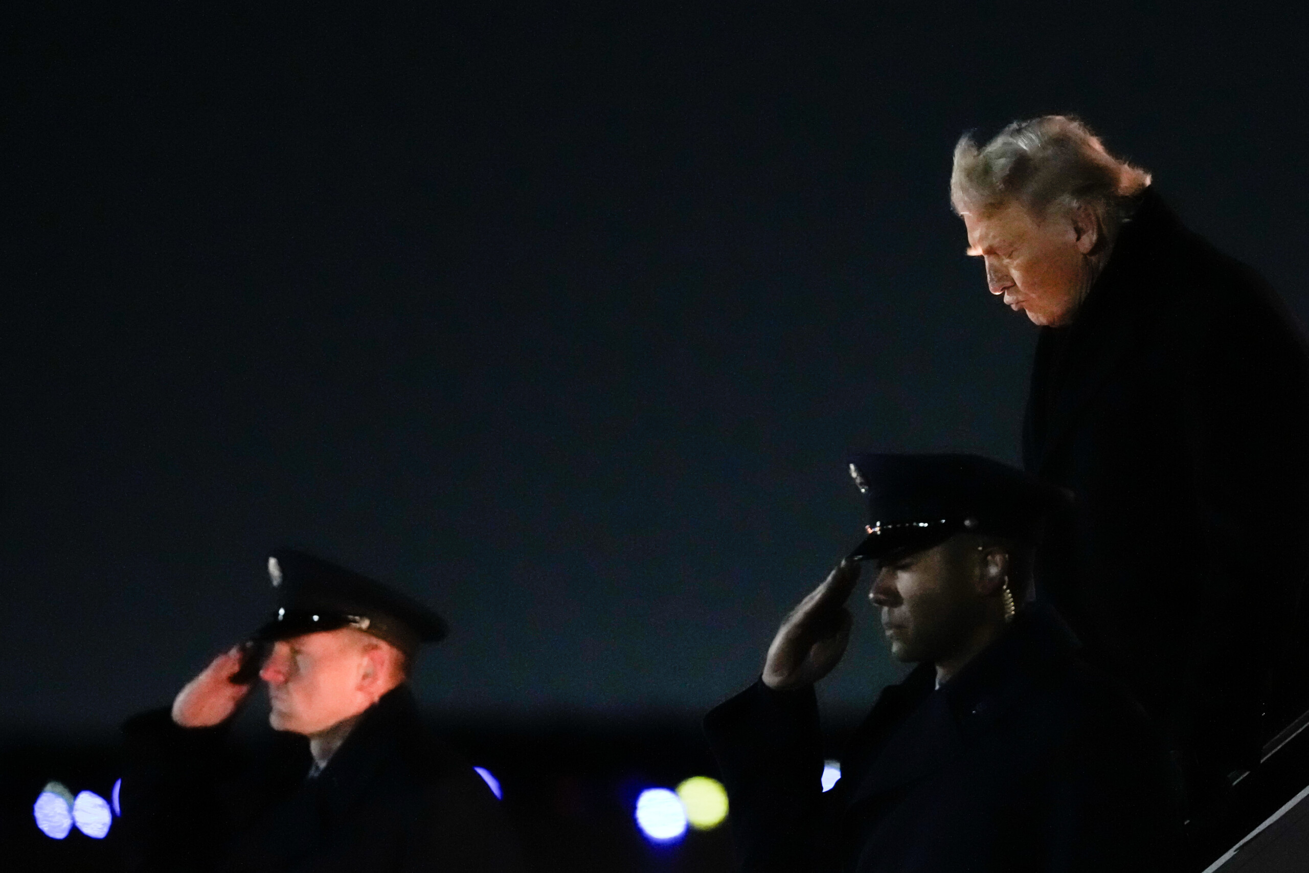 air force one with trump bound for davos returns due to electrical problem scaled