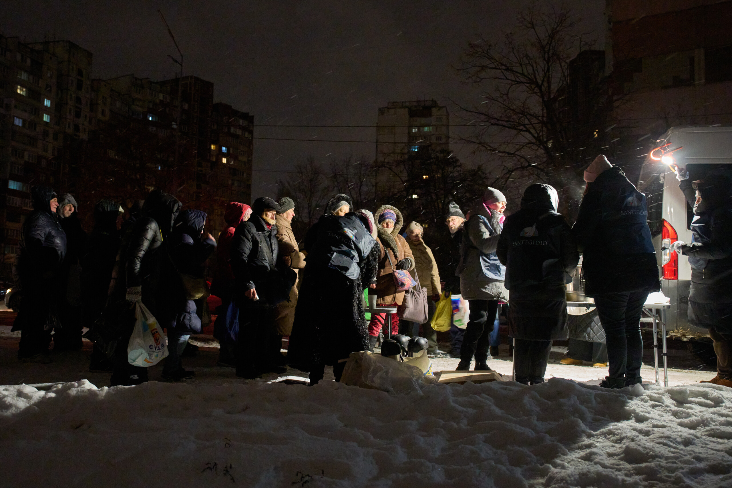 ukraine 88000 families without electricity and 6000 homes without heating in kyiv scaled