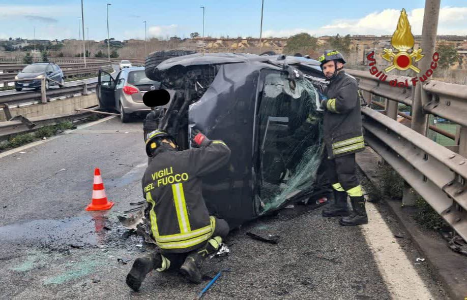 Road accidents, car crash in Rome: 5 seriously injured: including a child 1 road accidents car crash in rome 5 seriously injured including a child