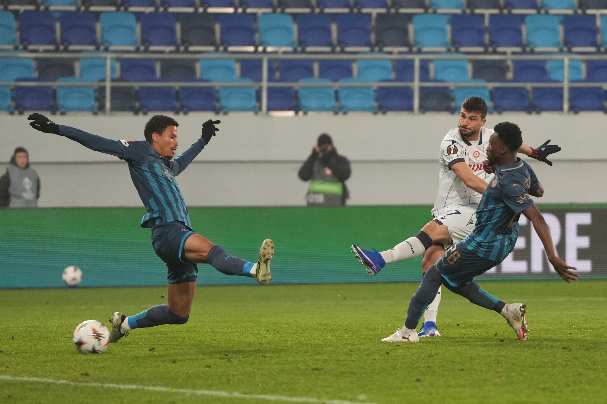 europa league maccabi tel aviv bologna 0 3 rossoblu into the playoffs scaled