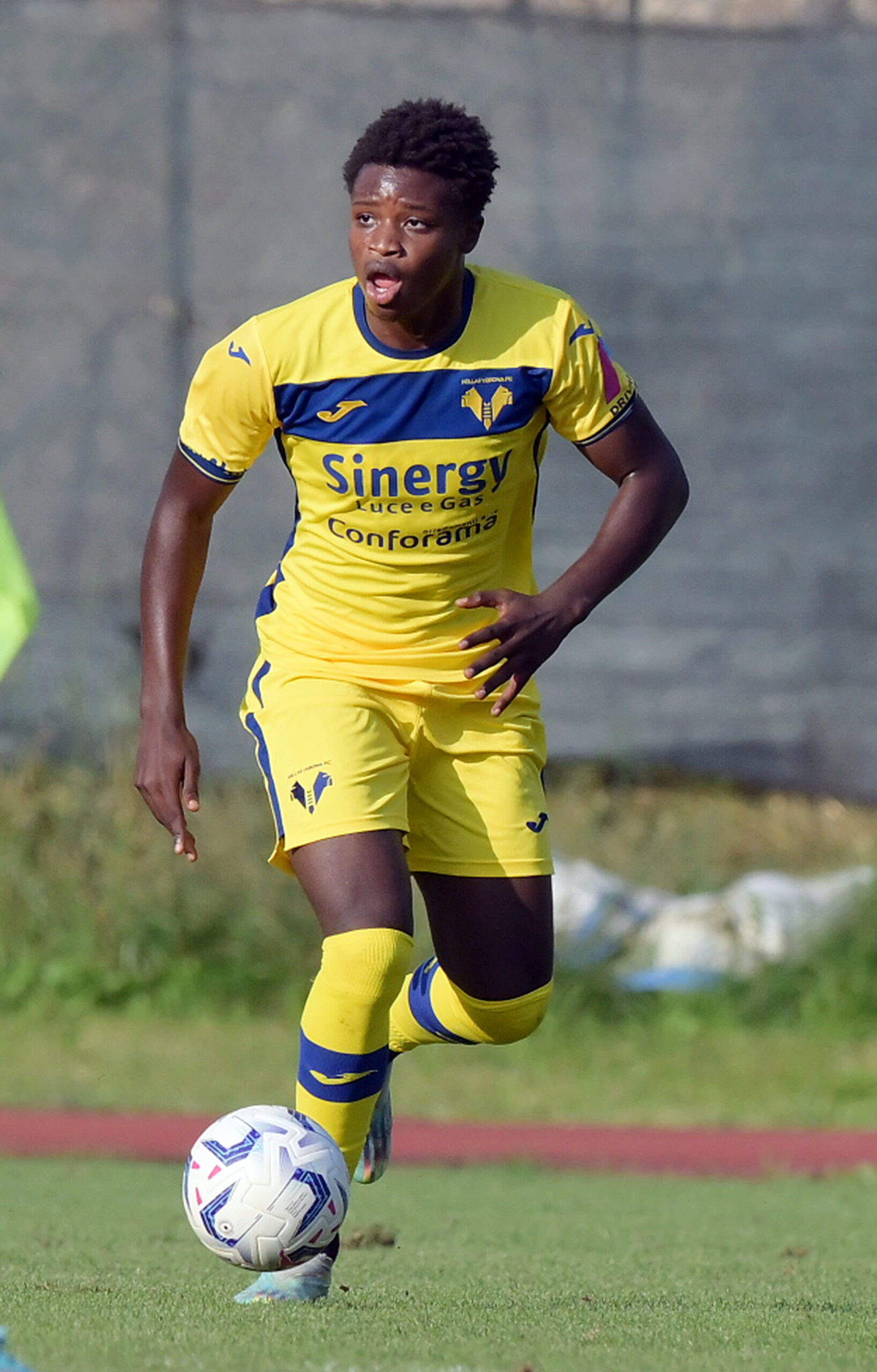 milan signs cisse on a permanent basis from verona scaled