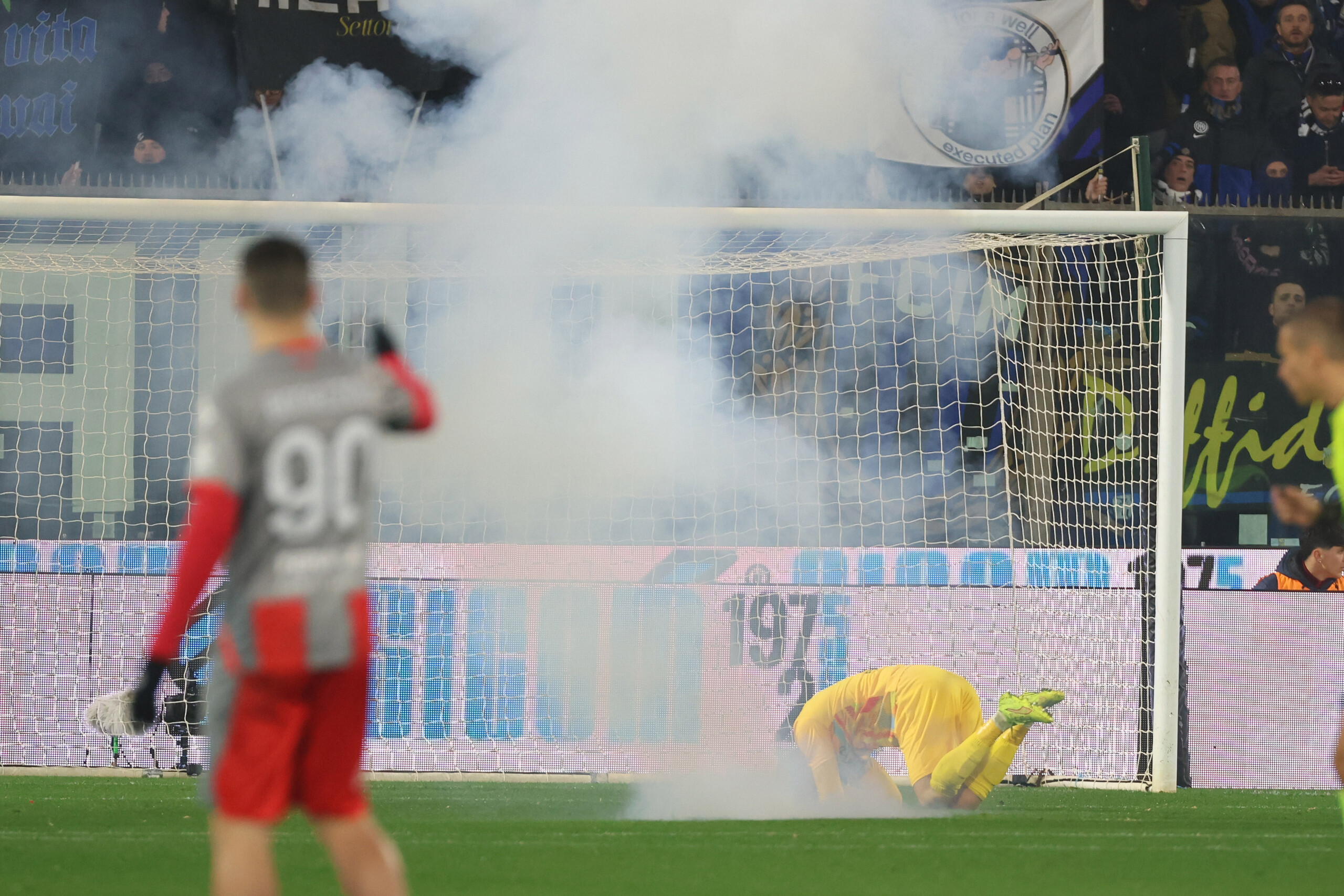 milan 19 year old inter ultras arrested for throwing firecracker at cremonese goalkeeper scaled