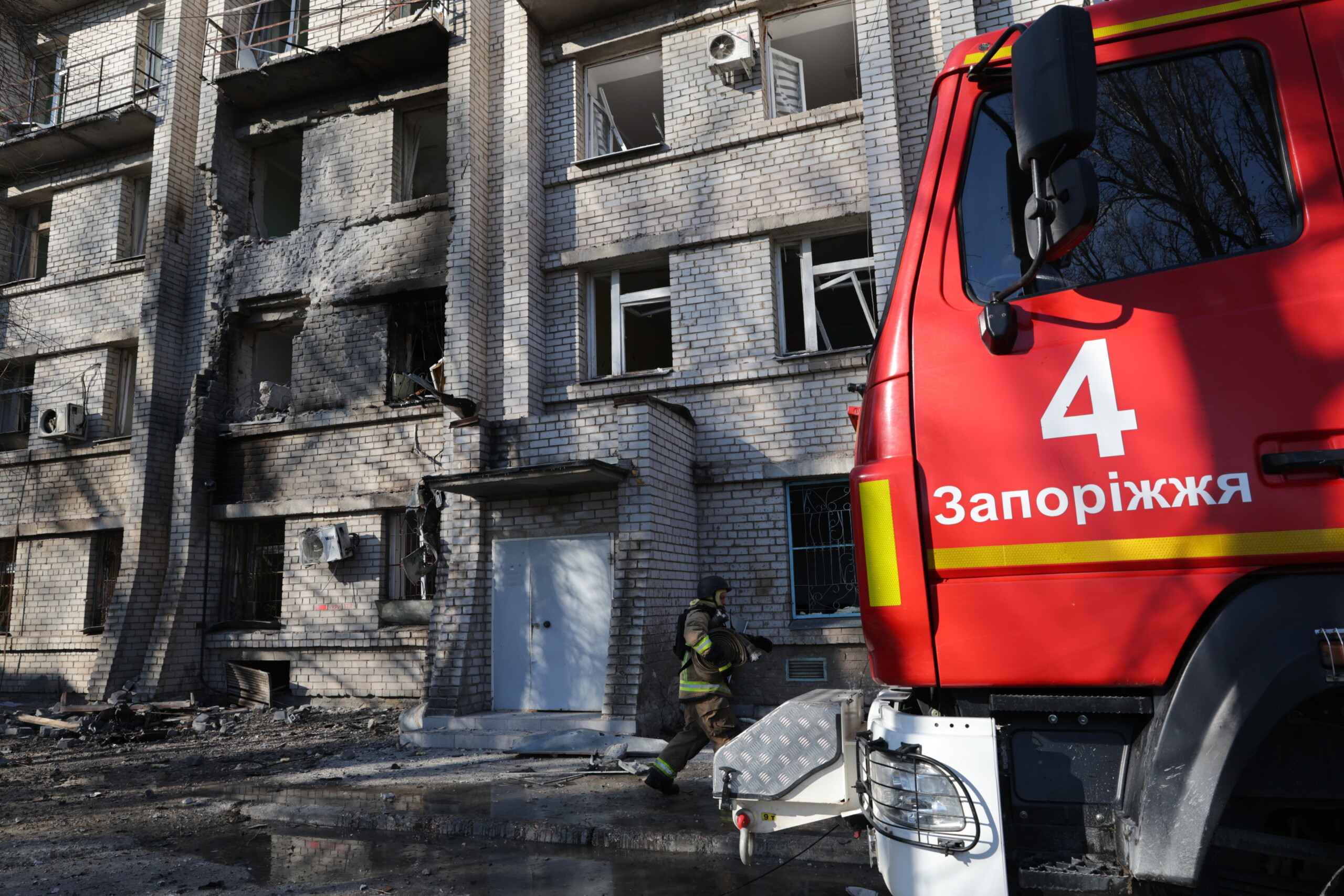 ukraine russian forces attack kyiv with drones scaled