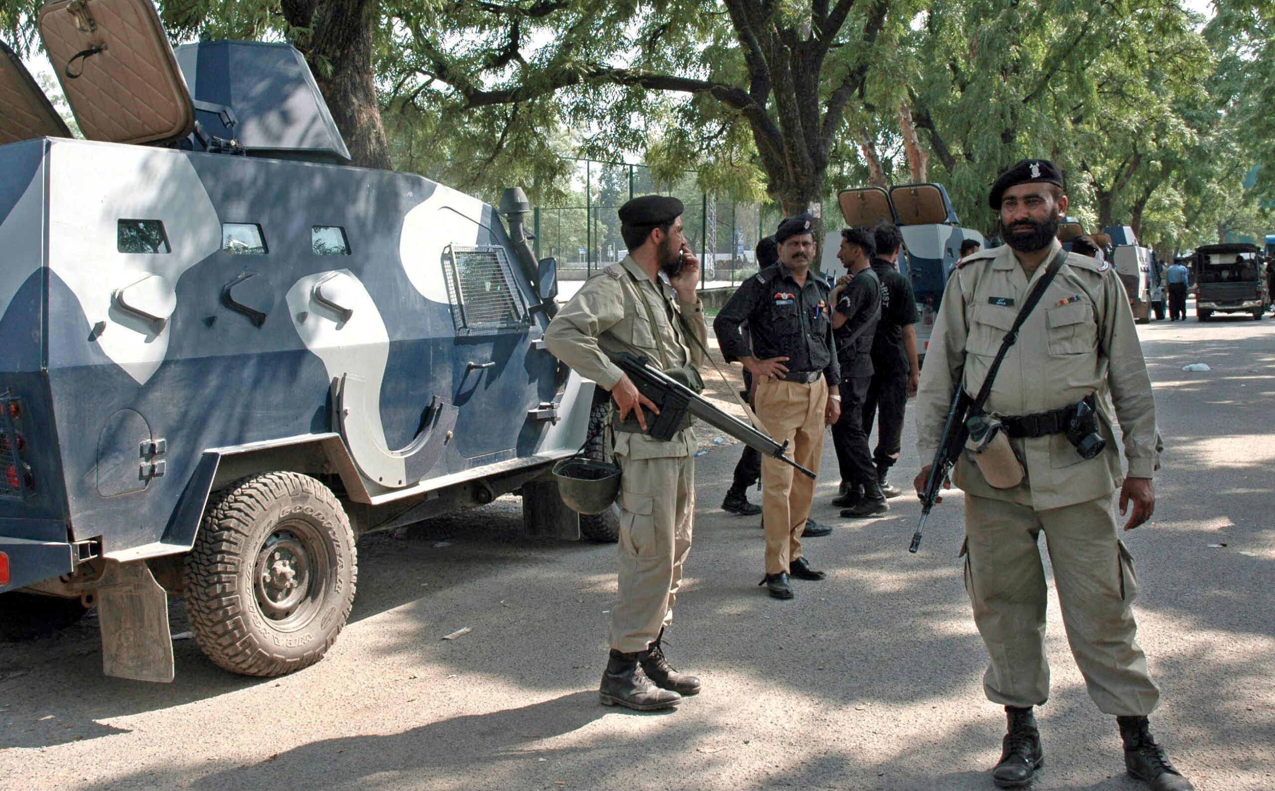 pakistan explosion in shiite mosque in islamabad at least 10 dead scaled