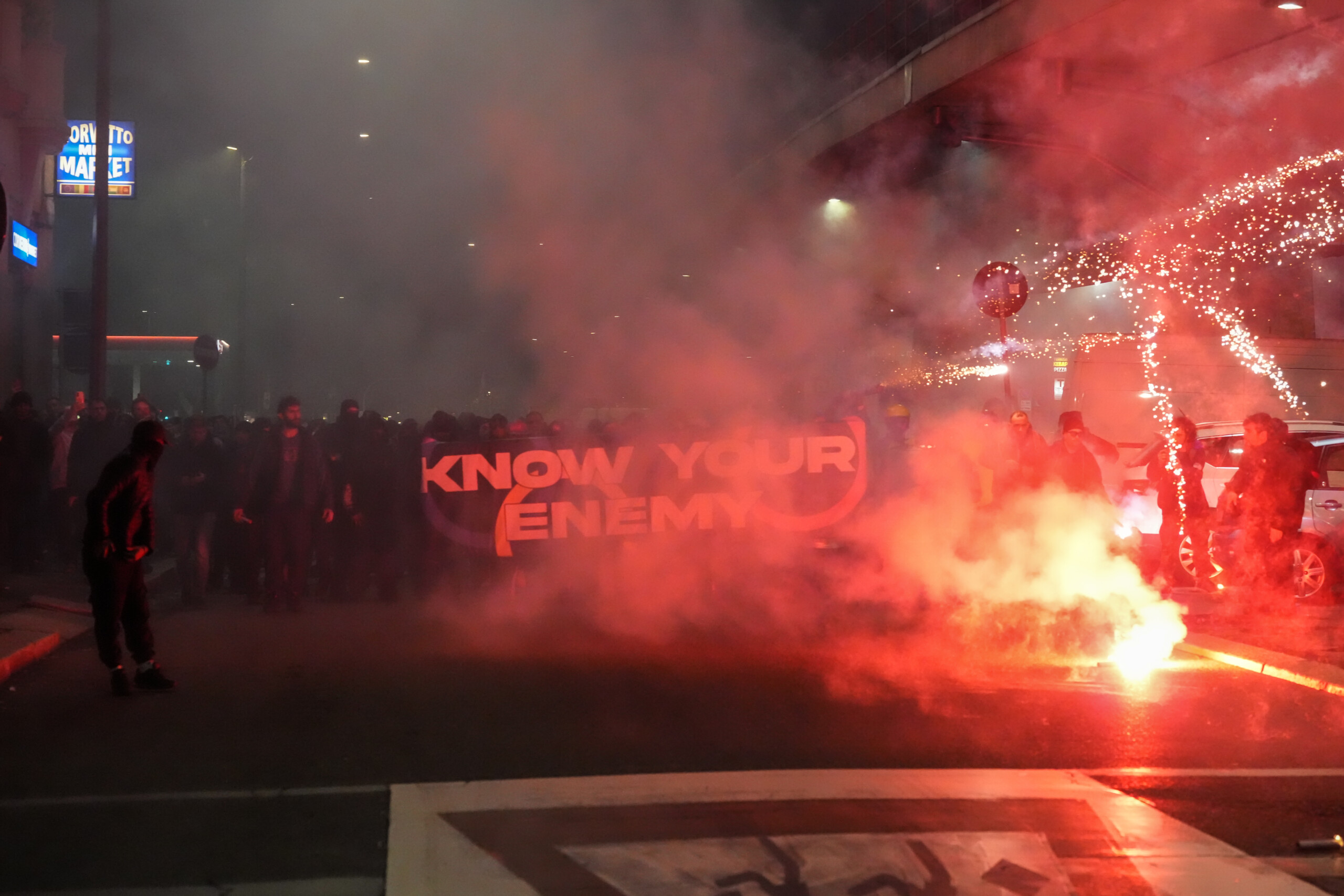 milan cortina clashes between protesters and police in corvetto scaled
