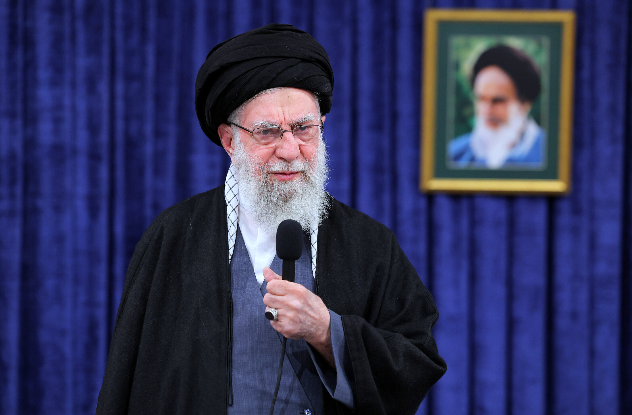 iran khamenei pardons 919 prisoners for anniversary of islamic revolution