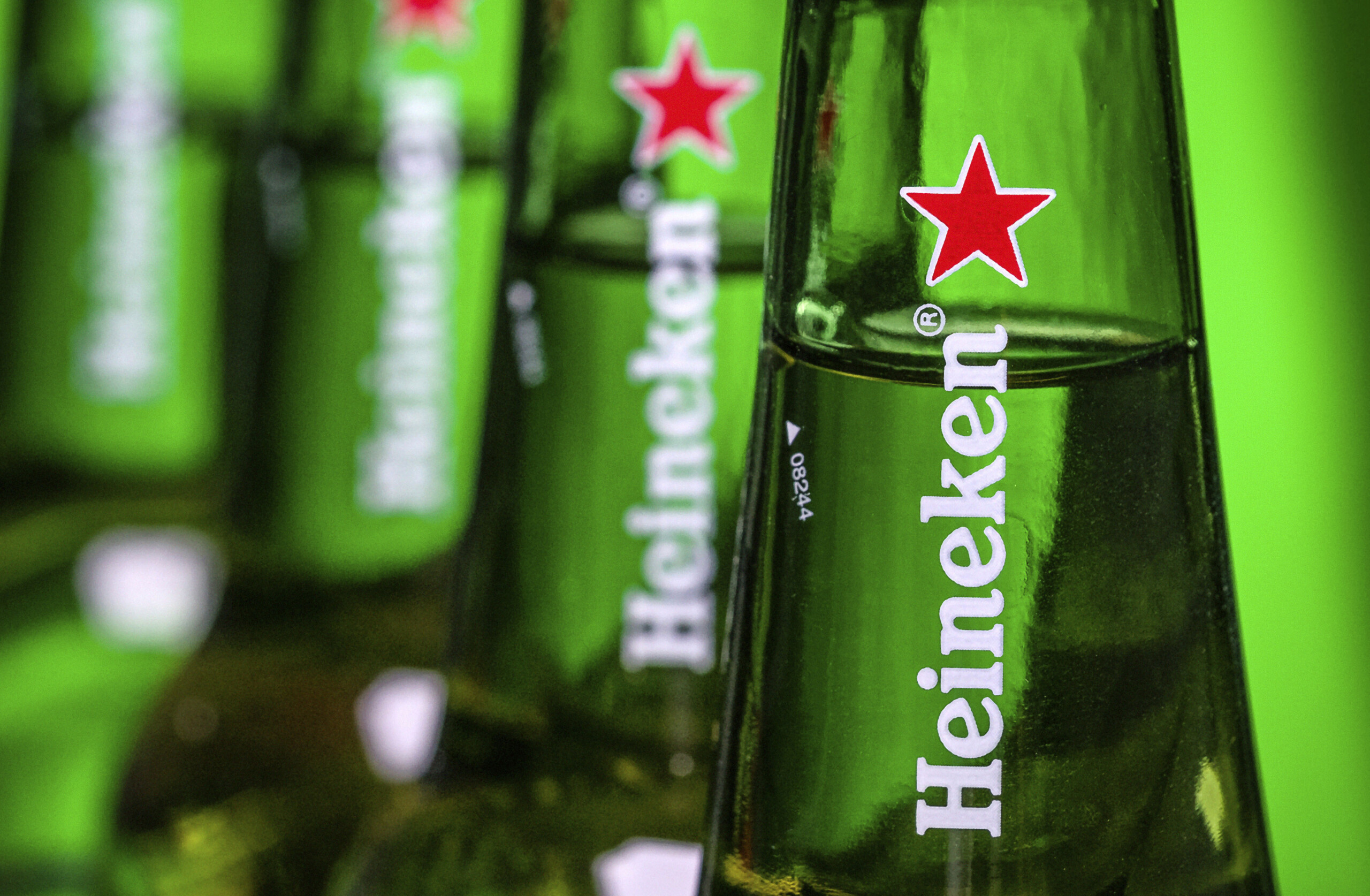 heineken to cut up to 6000 jobs within two years scaled