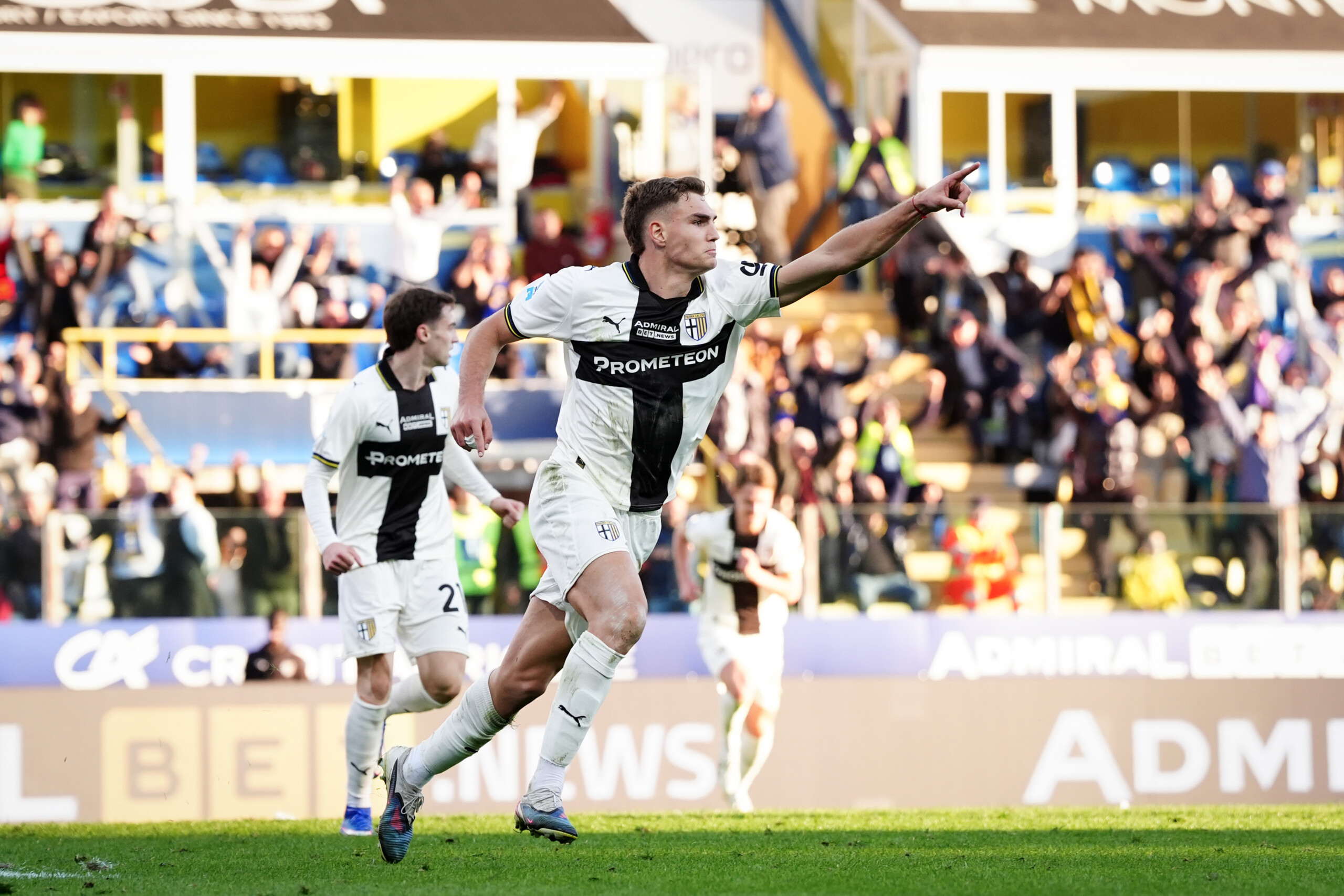 pellegrino scores in stoppage time parma verona 2 1 scaled