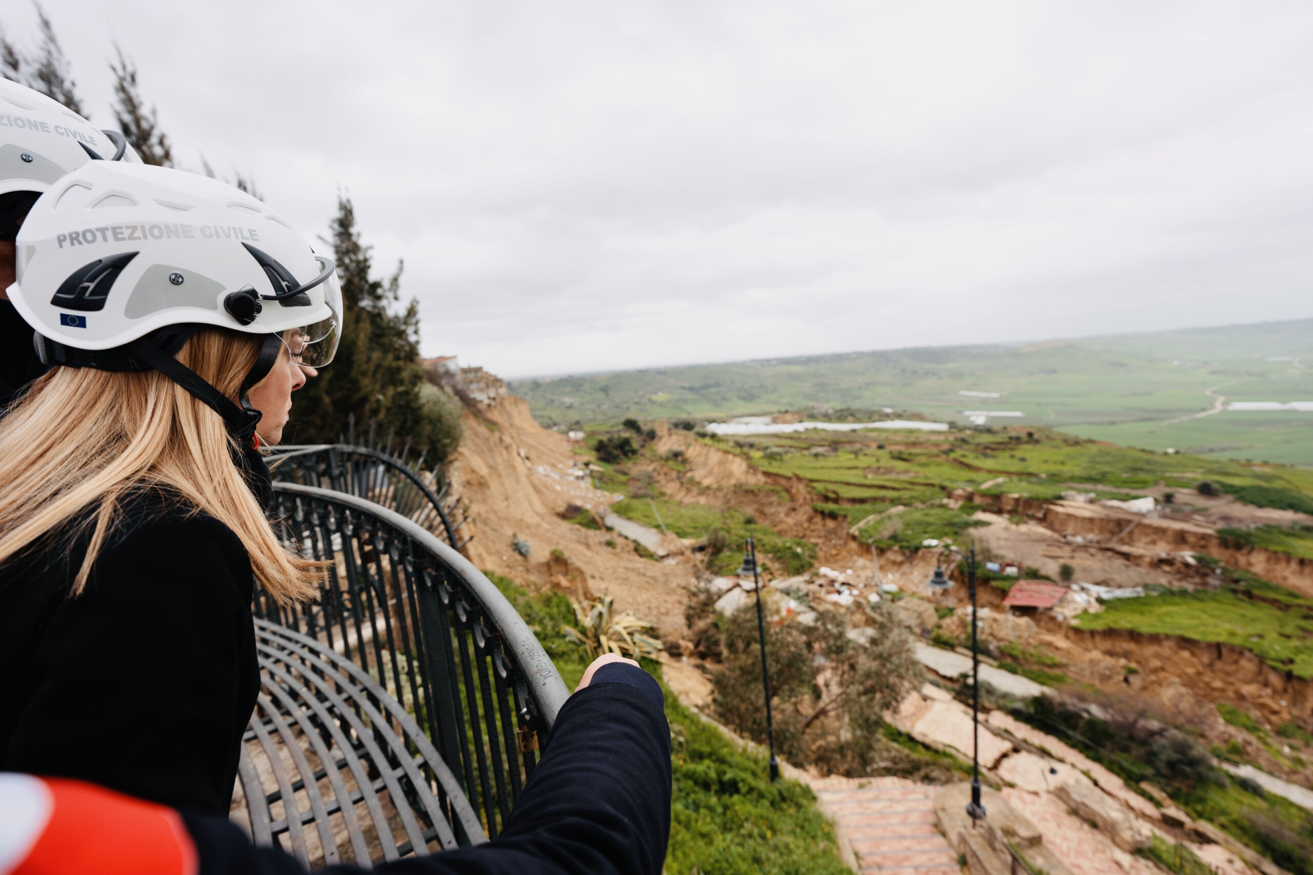 niscemi meloni visits the red zone never stop or give up scaled