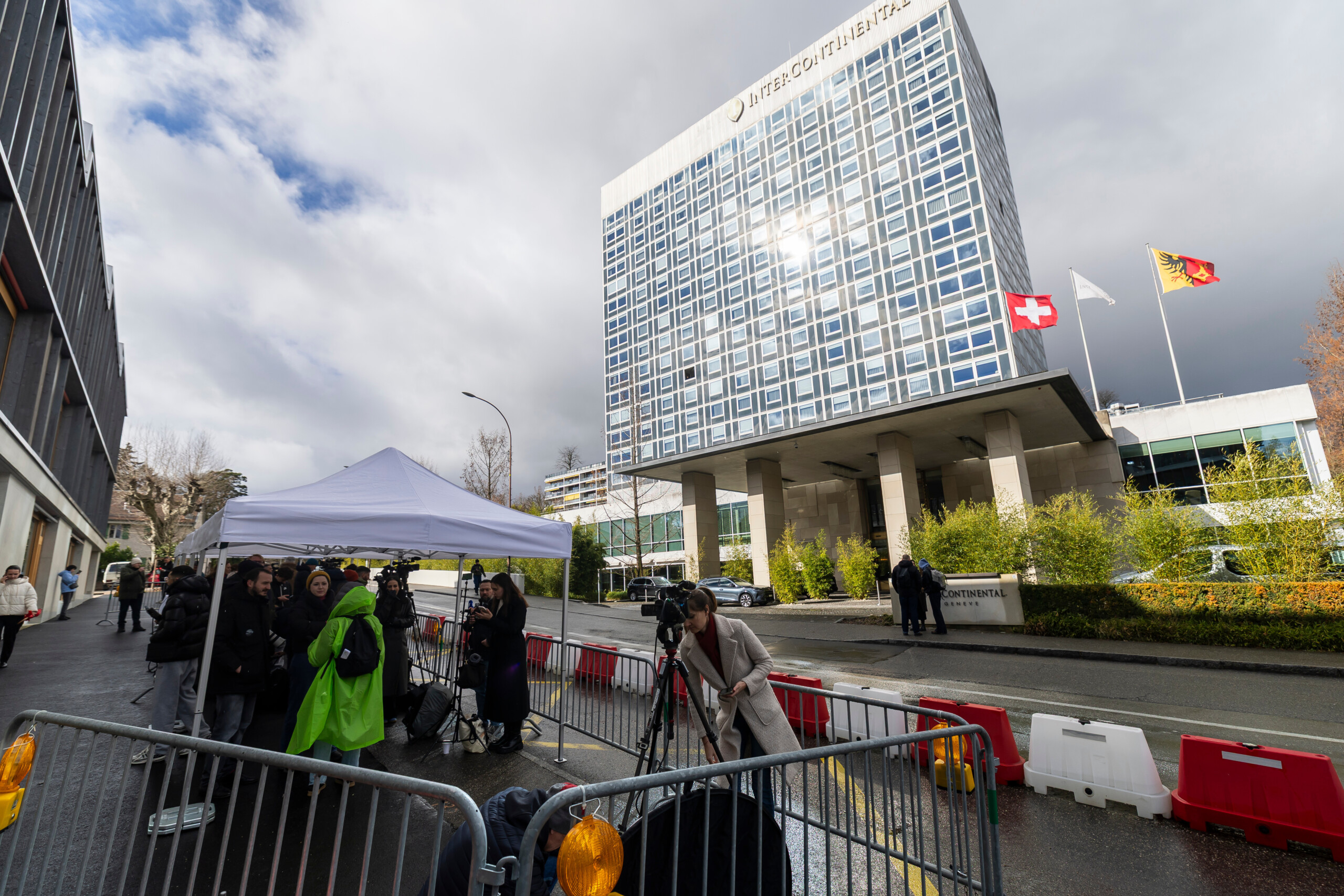 ukraine russian media tense talks in geneva scaled